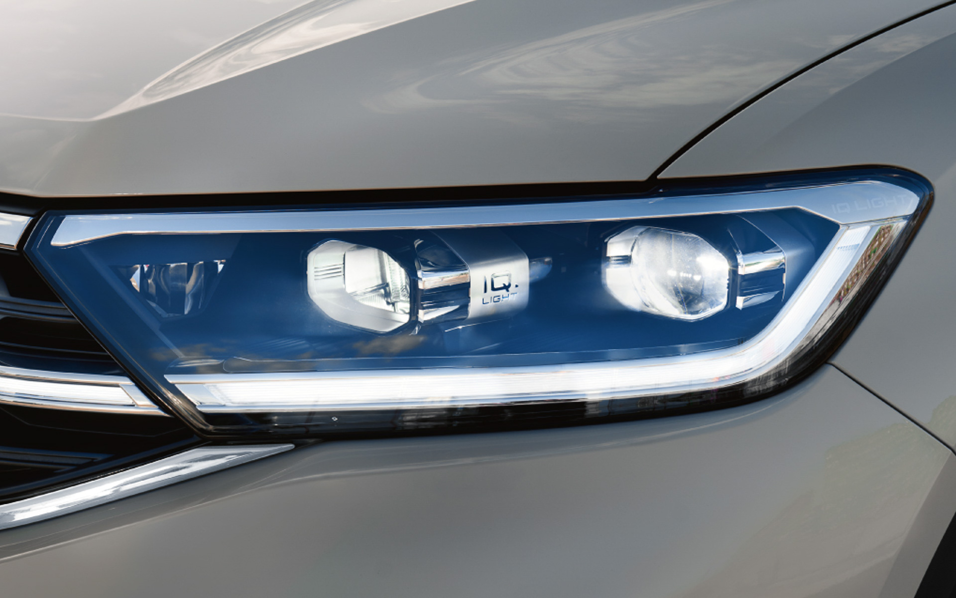 LEDマトリックスヘッドライト「IQ. LIGHT」