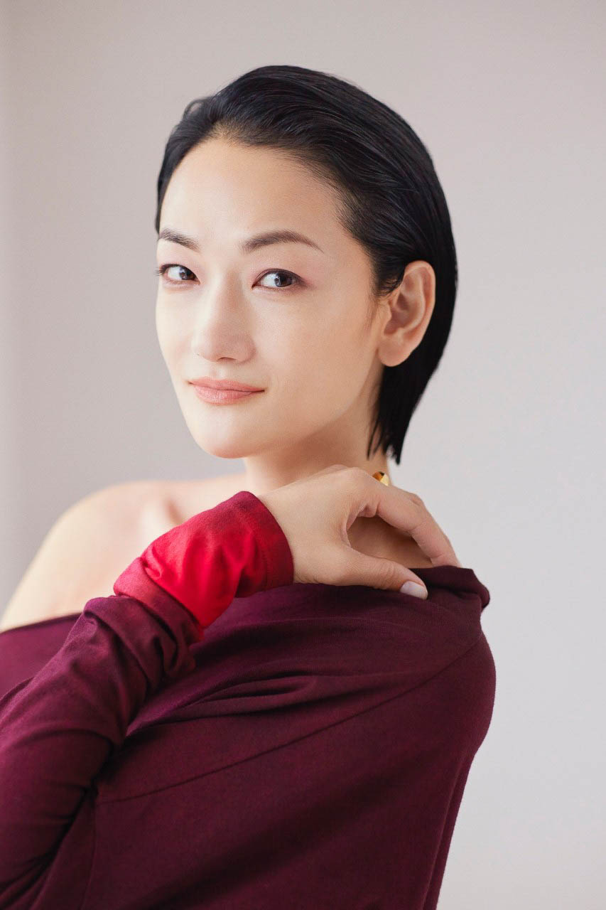 17歳でNYコレクションにてデビュー。以後、世界の第一線でトップモデルとして活躍。モデルのほか、TV、ラジオ、イベントのパーソナリティ、俳優などさまざまな分野にも精力的に挑戦。日本人として唯一無二のキャリアを持つスーパーモデルとして、チャリティ・社会貢献活動や日本の伝統文化を国内外に伝える活動など、その活躍の場をクリエイティブに広げている。公益財団法人ジョイセフアンバサダー、エシカルライフスタイルSDGsアンバサダー（消費者庁）、ITOCHUSDGsSTUDIOエバンジェリスト（2022年7月現在）