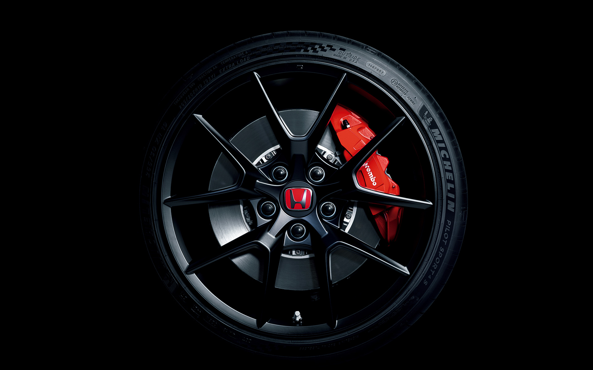 速さと優れた走りの喜びを極めたピュアスポーツ性能を目指したという新型シビック TYPE Rの外観