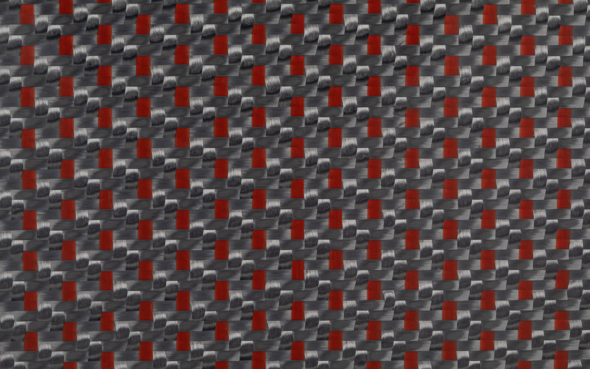 テールゲートスポイラーは素材にドライカーボンを用い、純正から約1kgの軽量化を実現。スポイラー下面には特徴的な造形の実効空力デバイスが用いられる