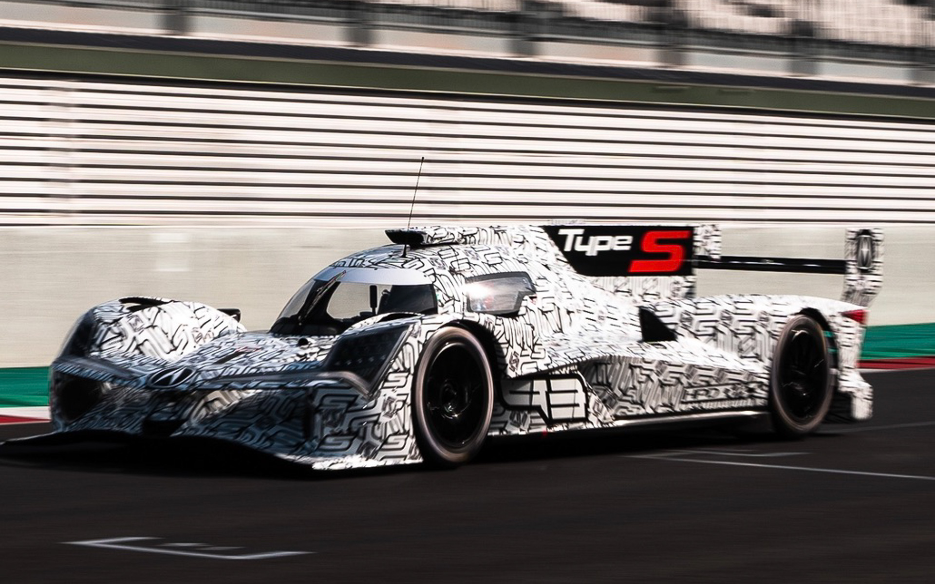 アキュラが新型レースマシン「ARX-06 LMDh プロトタイプ」のテスト走行を実施した