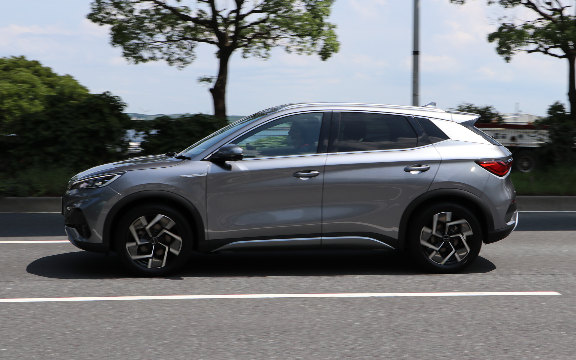 文化の違いからくる差異はあるものの、誰でも何も気にせず普通にマイカーとして運転できる仕上がりでした