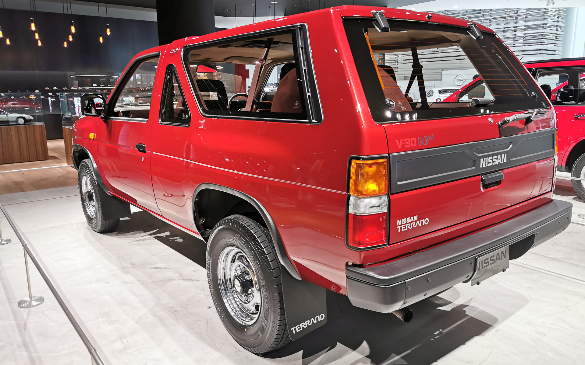 初代テラノ。今見てもほれぼれするスタイリング！ この形でEVにしてくれたら即買うのに