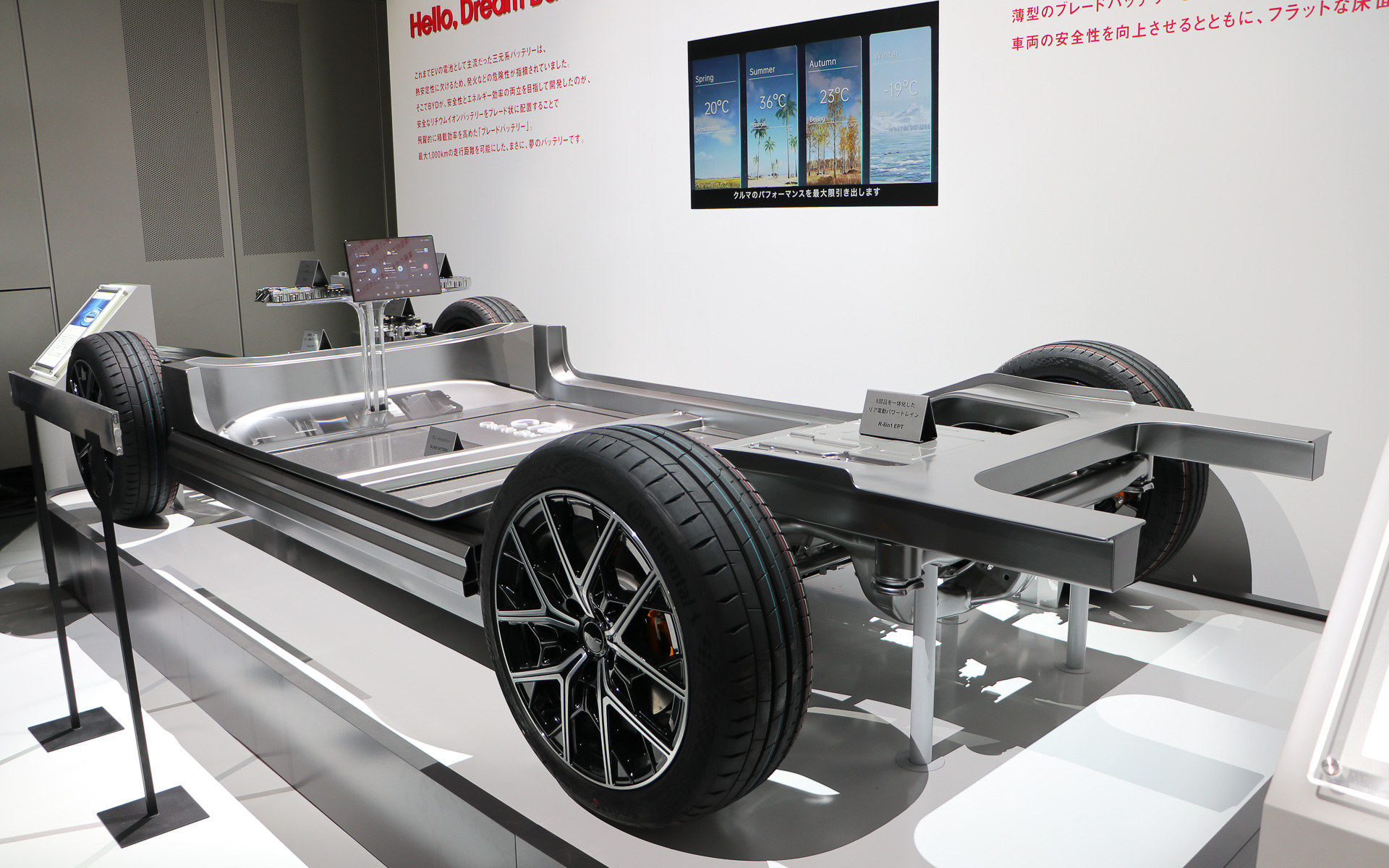 独自に開発したブレードバッテリを搭載する「e-プラットフォーム 3.0」