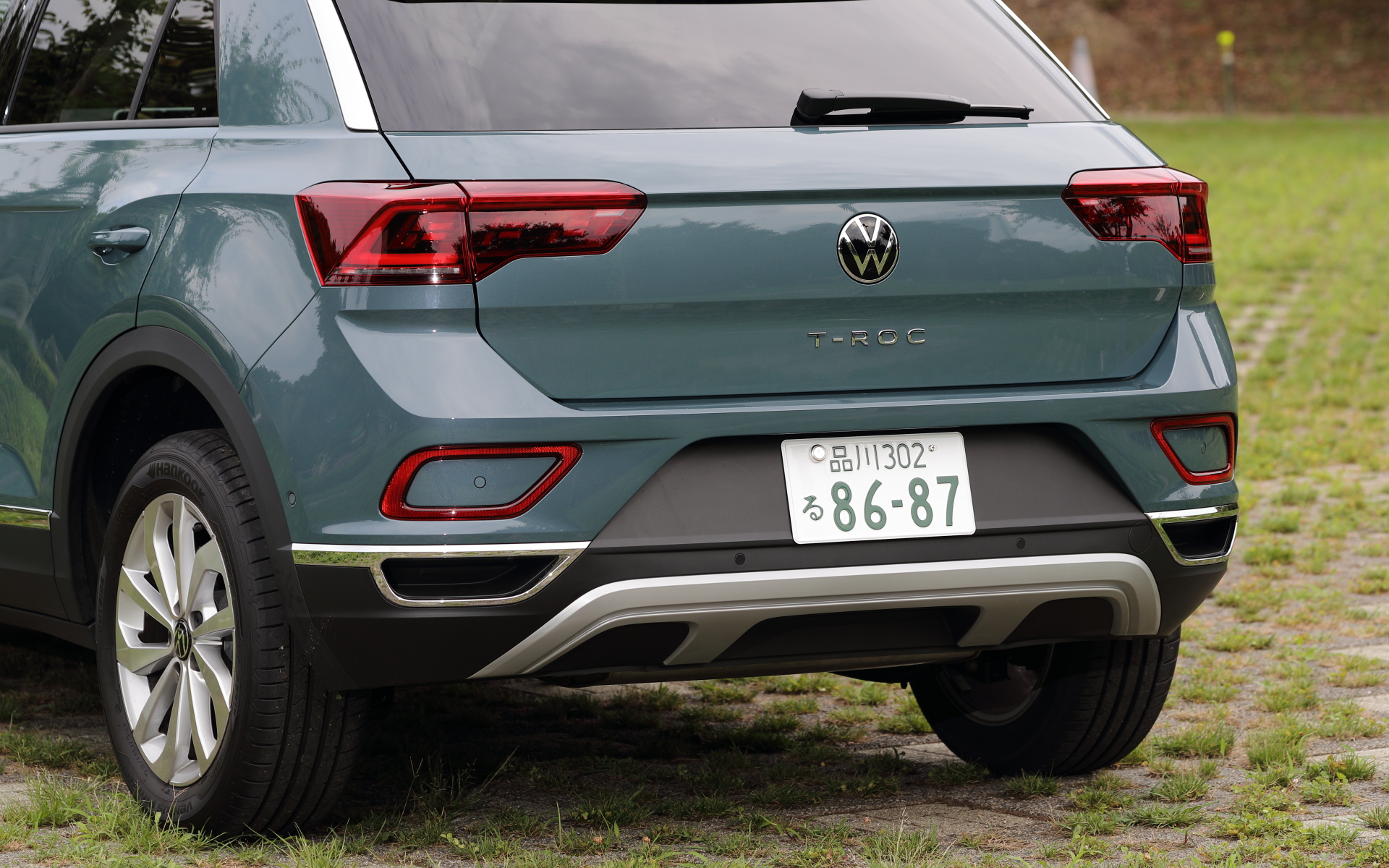 リアバンパーもデザイン変更が行なわれるとともに、LEDテールランプ（ダイナミックターンインジケーター付き）を標準装備