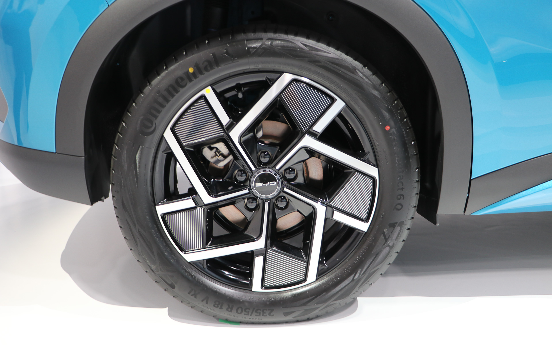 タイヤサイズは235/50R18。タイヤはコンチネンタル「エココンタクト6Q」