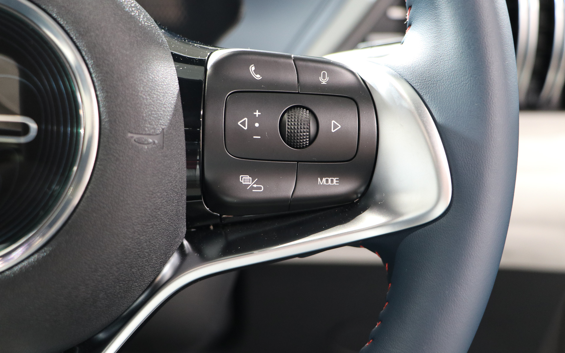 ステアリング右側ボタン類