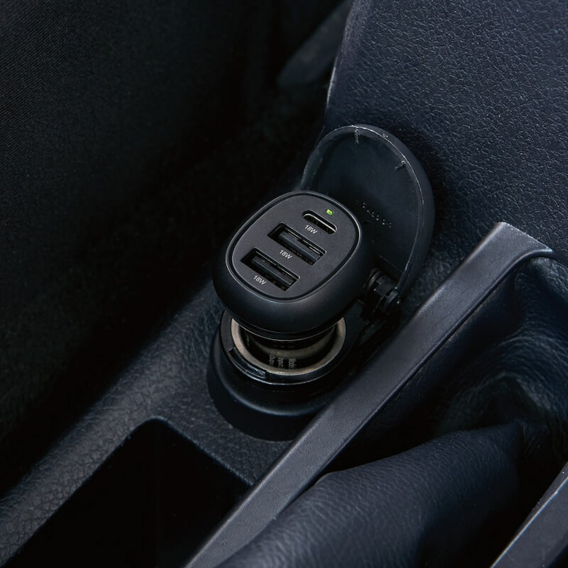 電源が入ると緑色に点灯する通電確認LEDランプ付き