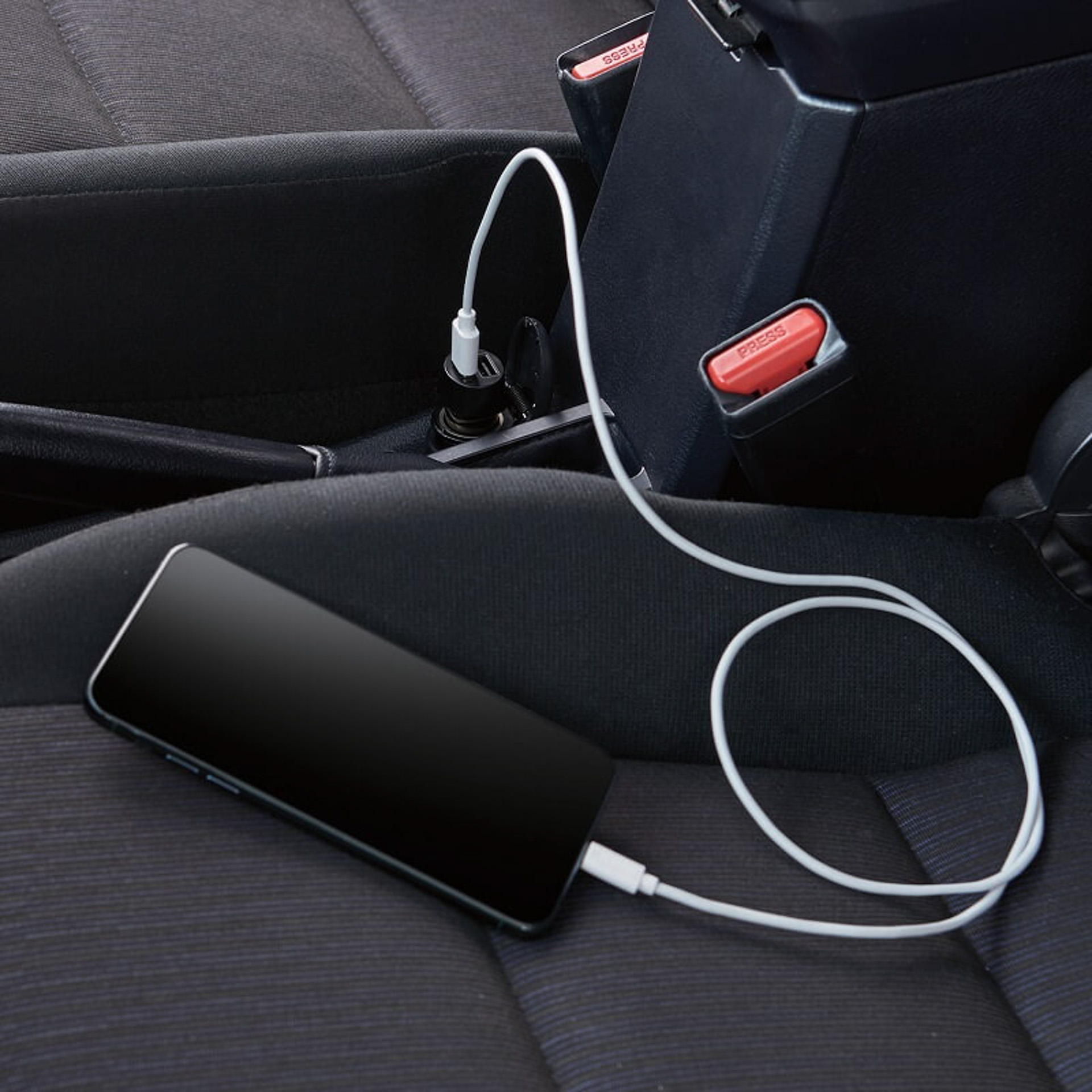 使用イメージ：1台または2台のスマートフォンなどを充電可能