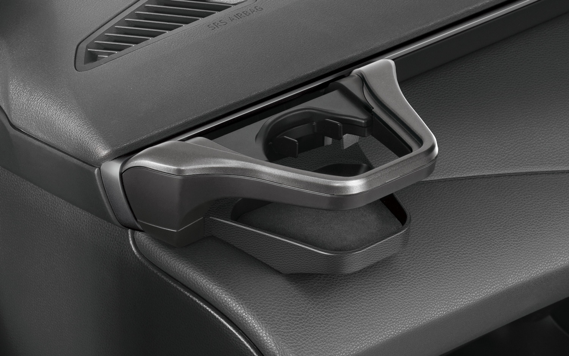 カローラ、カローラスポーツ、カローラツーリング専用設計の「助手席用ドリンクホルダー」でカラーはスモークシルバー