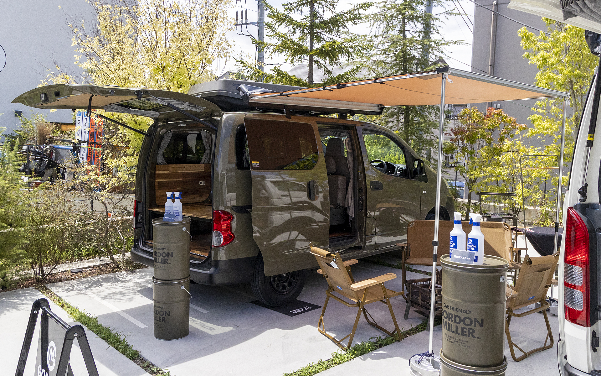 こちらはNV200ベースのGMLVAN C-01。ボディカラーはGORDON MILLER MOTORS限定色。全塗装ではなく日産の生産ラインで塗られている