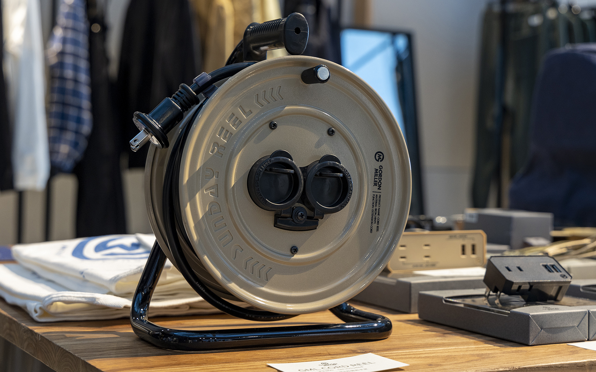 電源サイトを利用した際に使用するGML コードリール。8月発売予定で価格は9900円