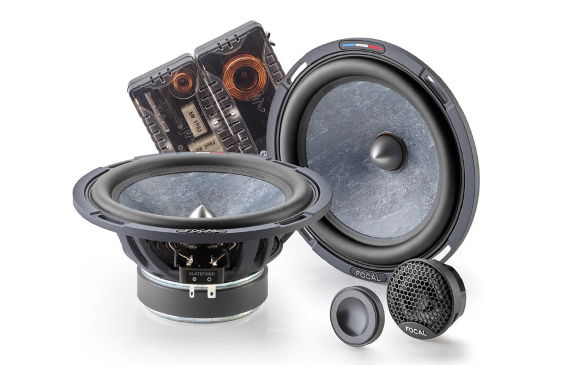 フォーカルのカーボンファイバーを採用したスピーカー新シリーズ「スレートファイバー」が登場。画像は165mm 2ウェイセパレートキットの「PS165SF」