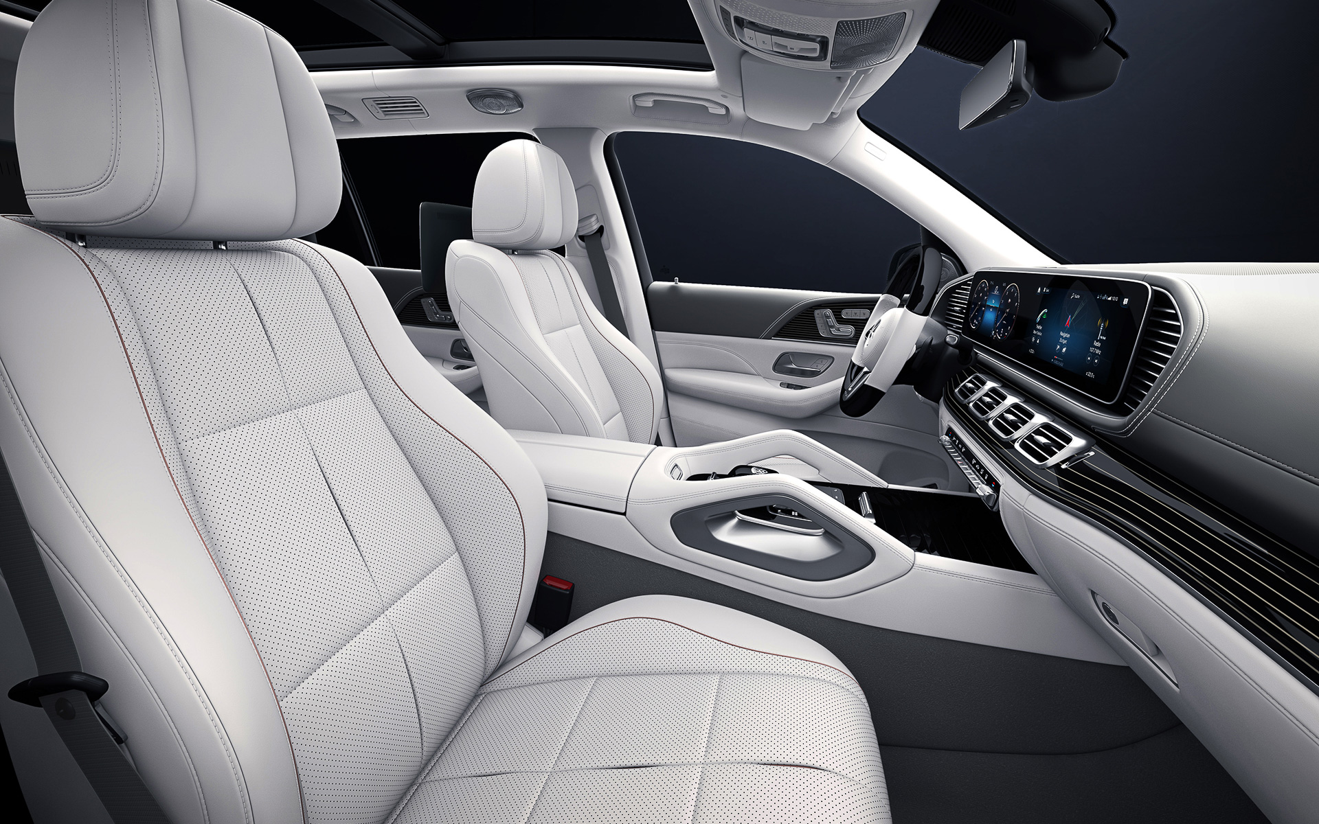 クリスタルホワイトのナッパレザーシートを採用