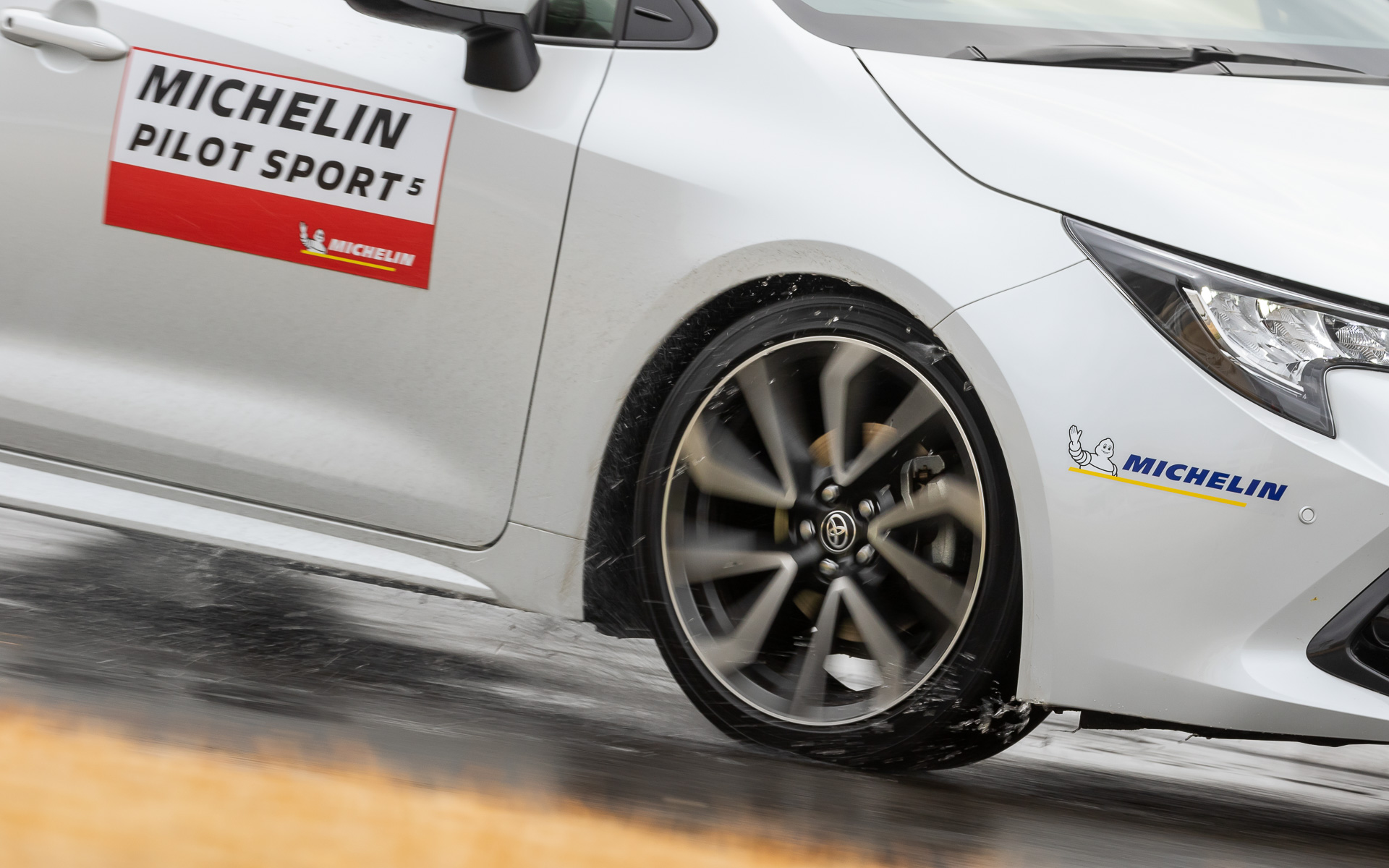 ウェットグリップ性能は高い