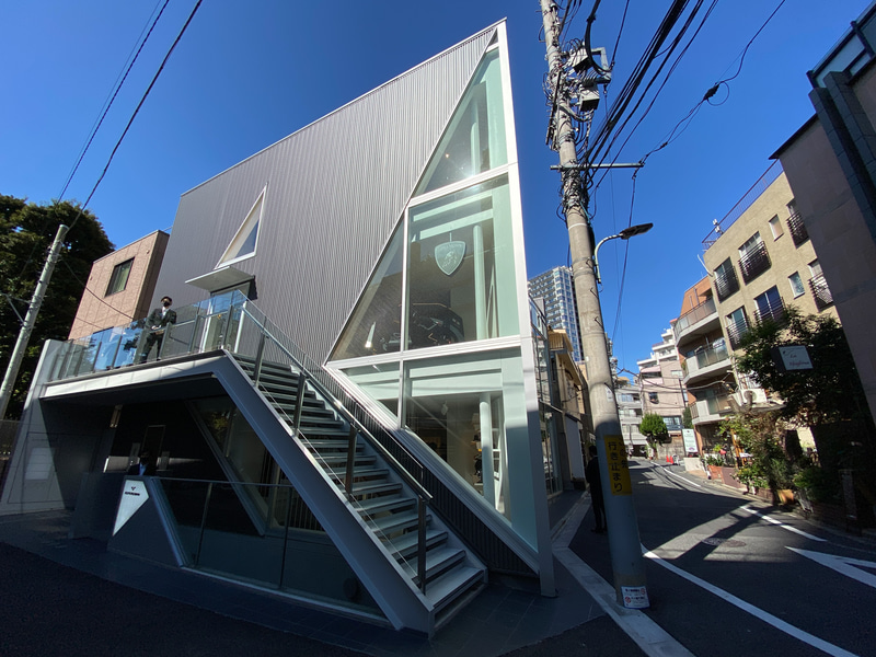 東京港区六本木にある「THE LOUNGE TOKYO」