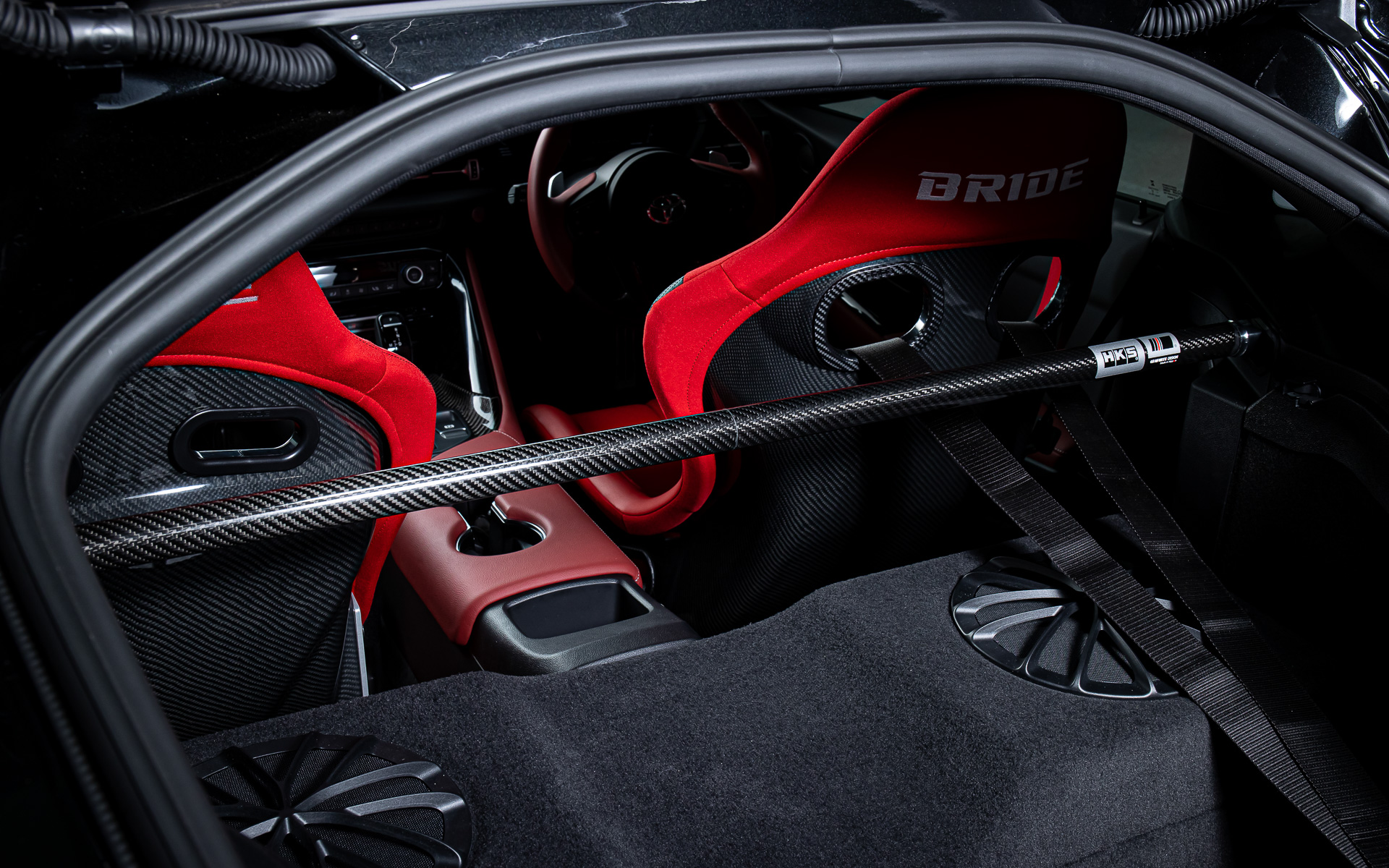 リアカーボンブレース装着