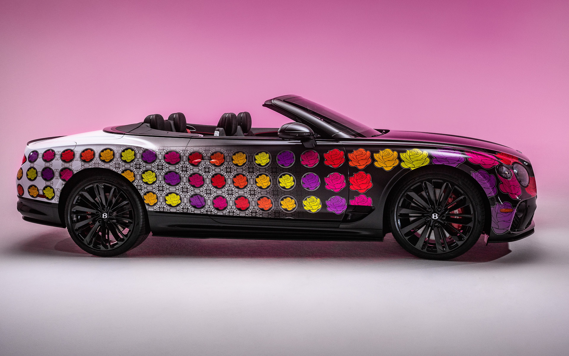 ベントレーが米スポーツキャスター「クレイグ・セイガー」をたたえる特別な「コンチネンタルGTスピードコンバーチブル」を発表した