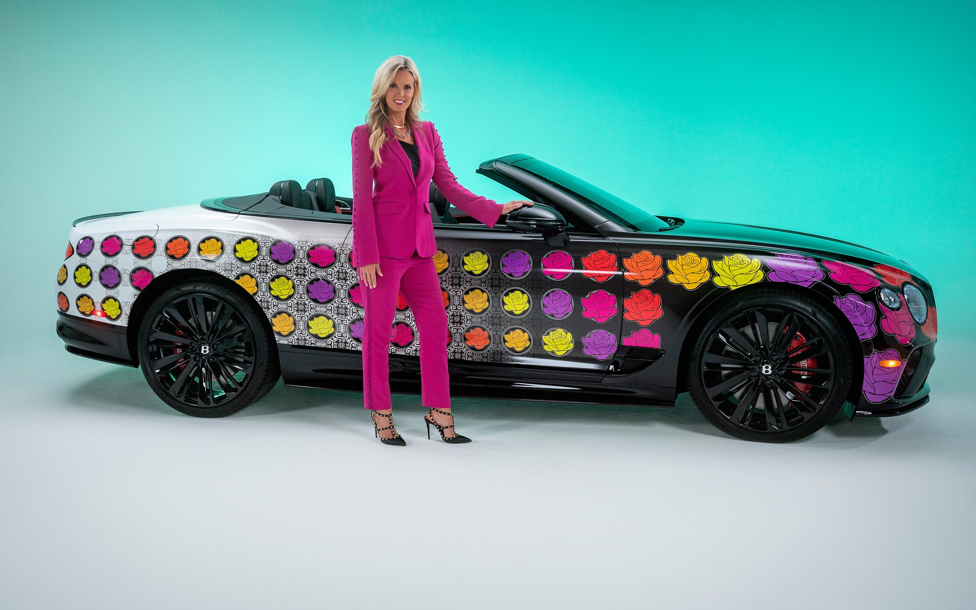 クレイグ・セイガー氏の妻ステイシー氏と、特別に作られたコンチネンタルGTスピードコンバーチブル