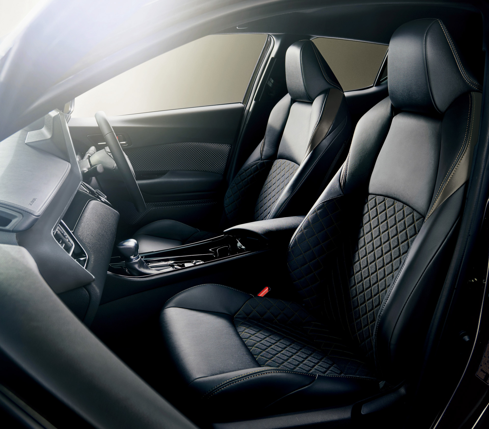 特別仕様車 G-T“Mode-Nero Safety Plus III”（2WD）（内装色 ： ブラック）