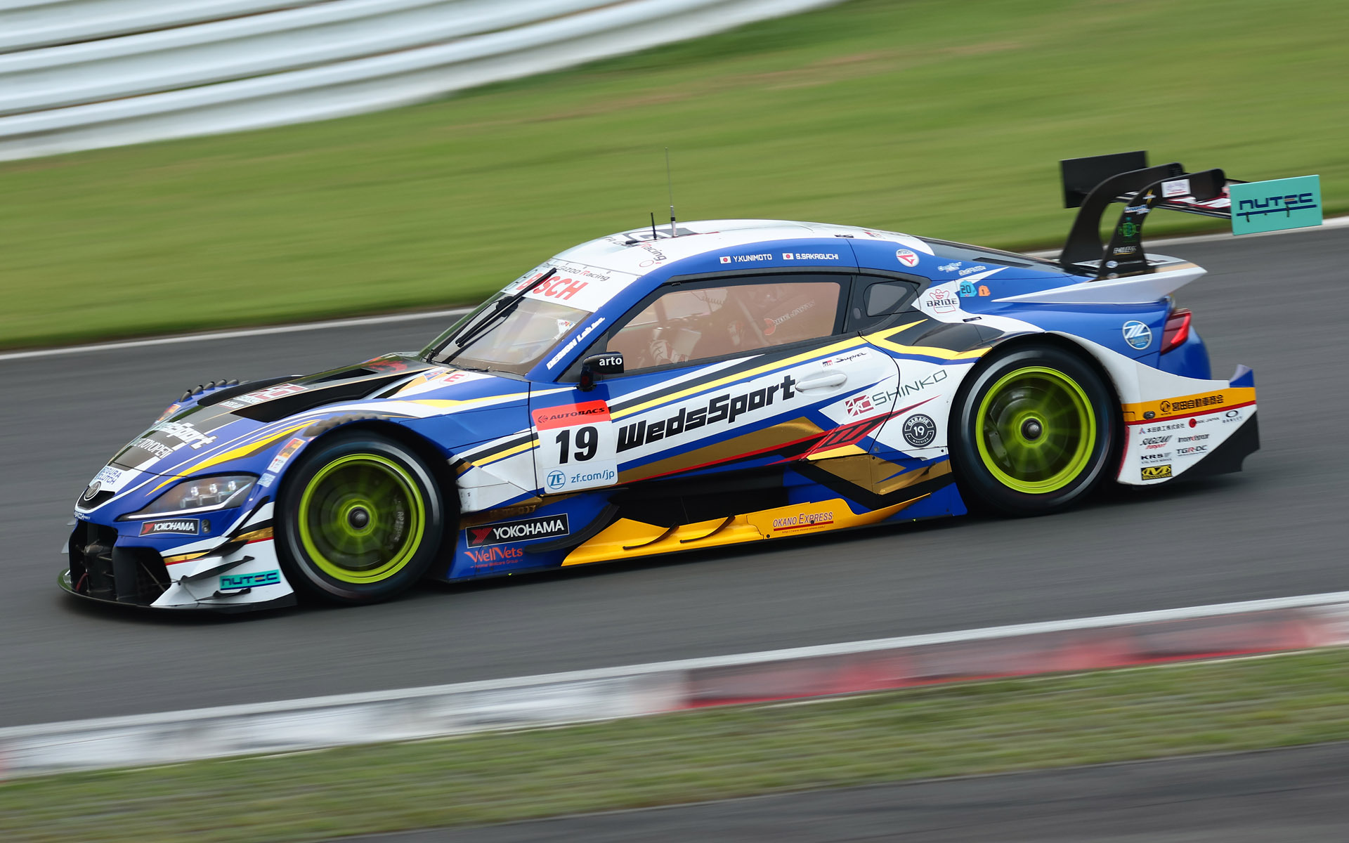 3戦連続ポールポジションを獲得した19号車 WedsSport ADVAN GR Supra（国本雄資/阪口晴南組、YH）