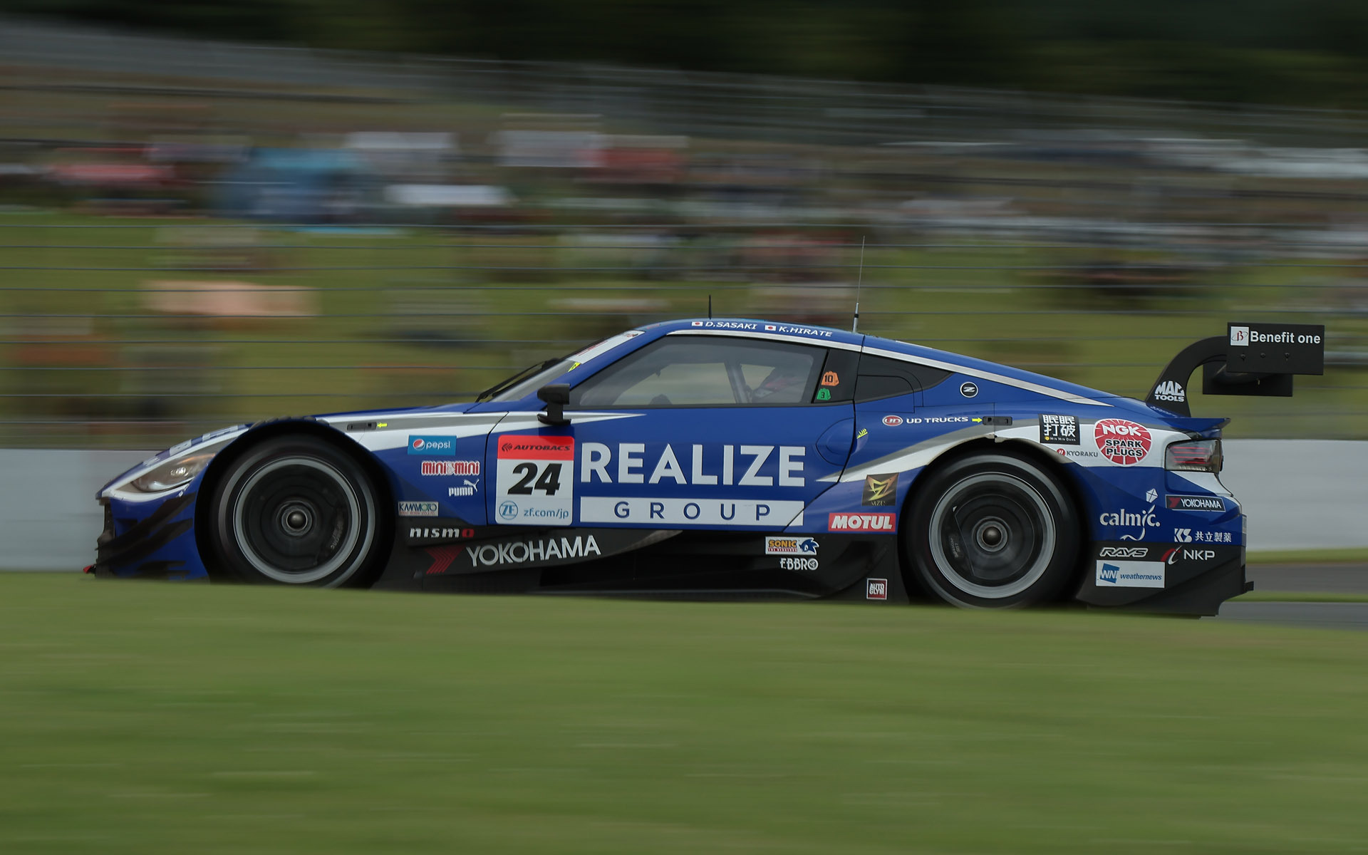 24号車 リアライズコーポレーション ADVAN Z（佐々木大樹/平手晃平組、YH）