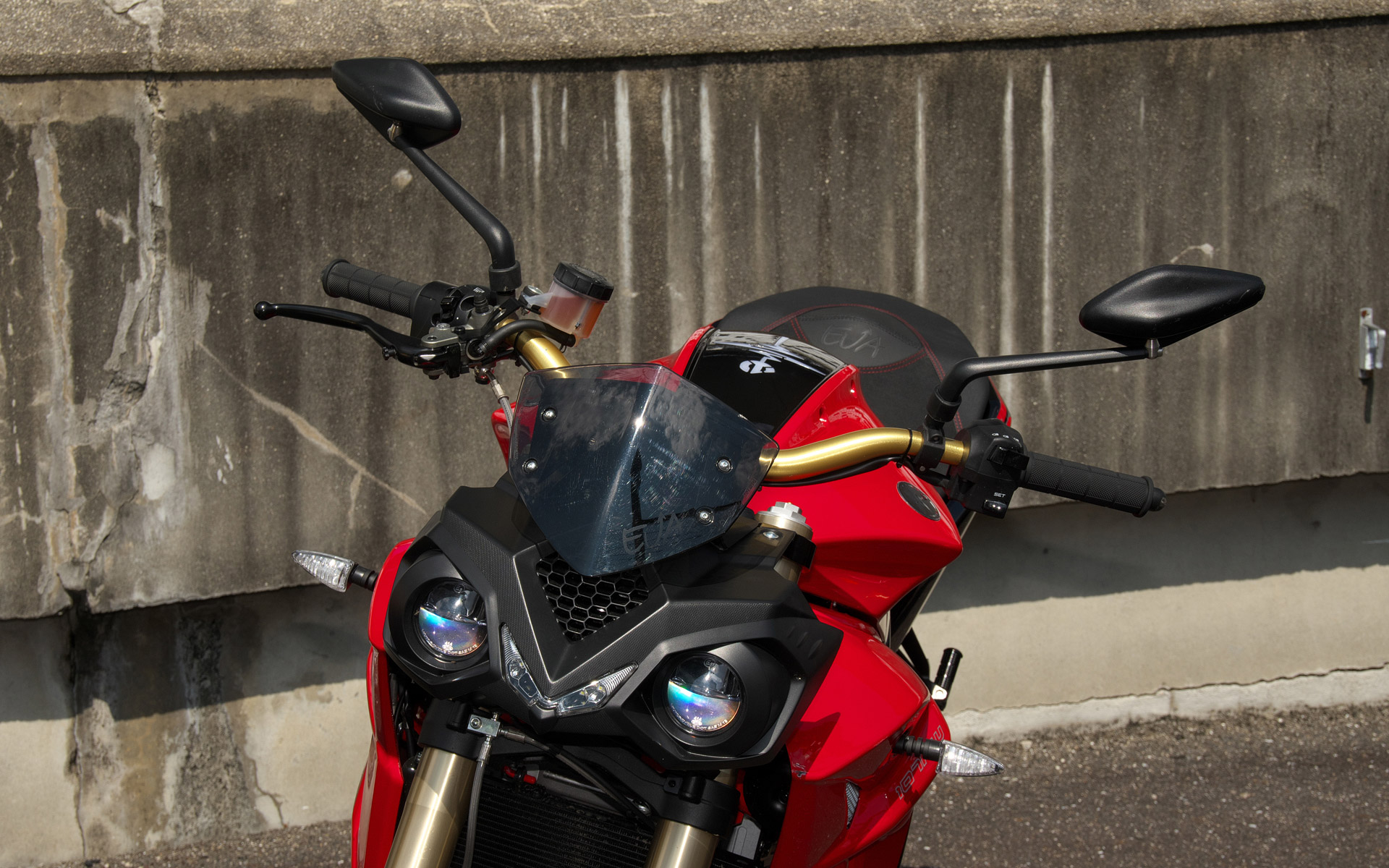 「Eva Ribelle」のフロントマスク。ごく小さなカウルが装着されている