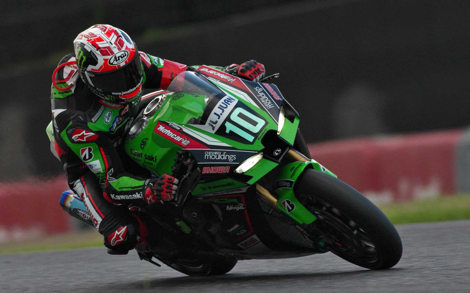 少しずつ差を詰めるかと思われたところで転倒を喫した10号車Kawasaki Racing Team Suzuka 8H