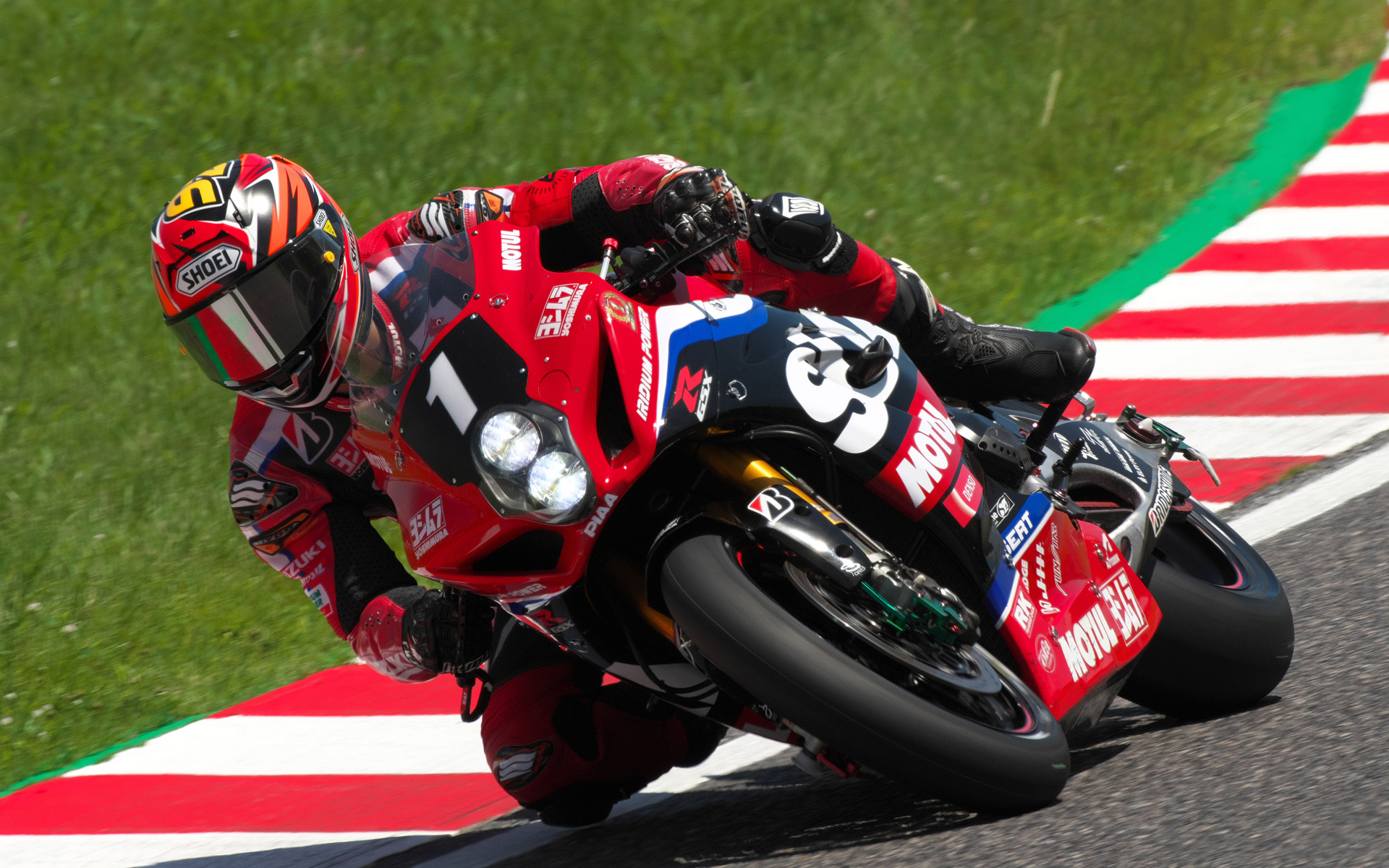 1号車Yoshimura SERT Motulは粘り強く上位につける