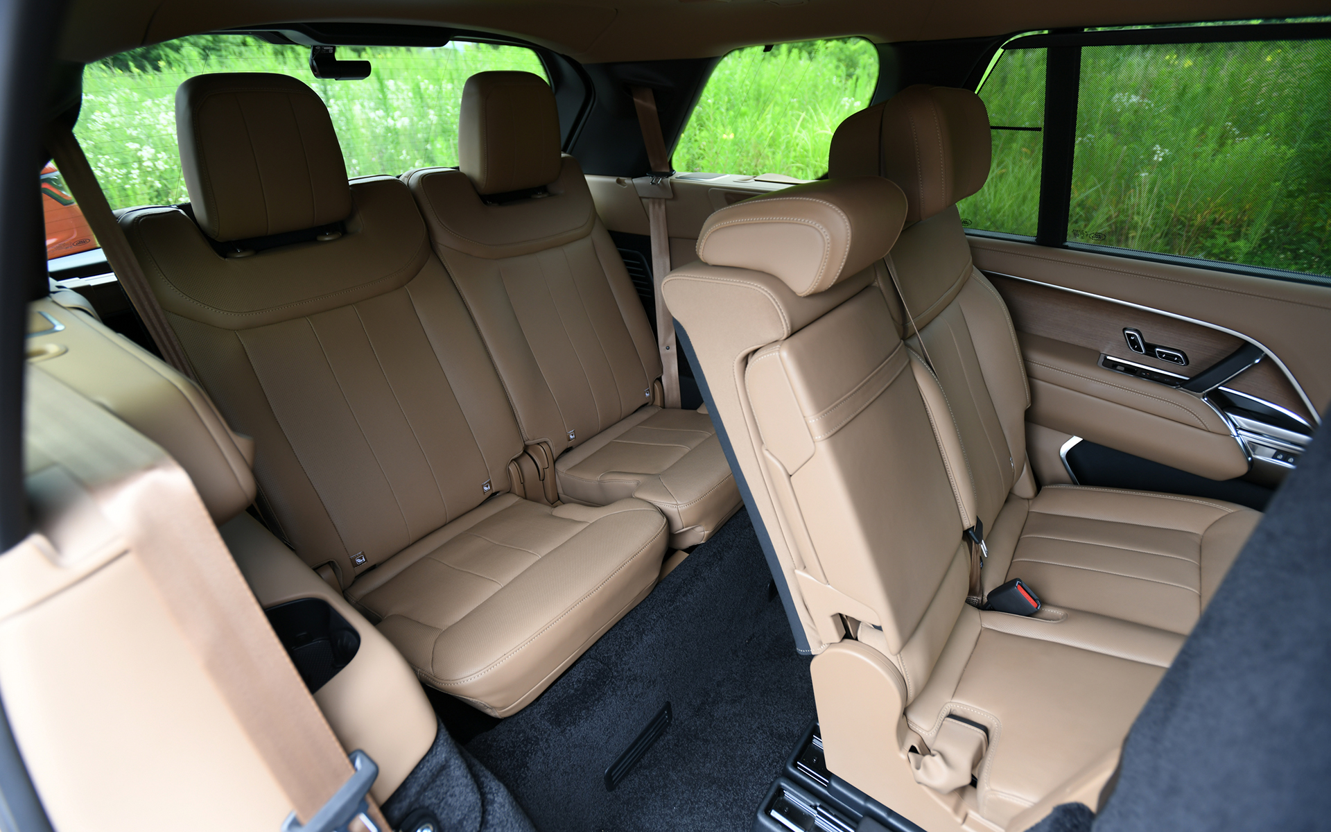 LWBの7人乗り仕様は3列目までフルサイズシートを採用