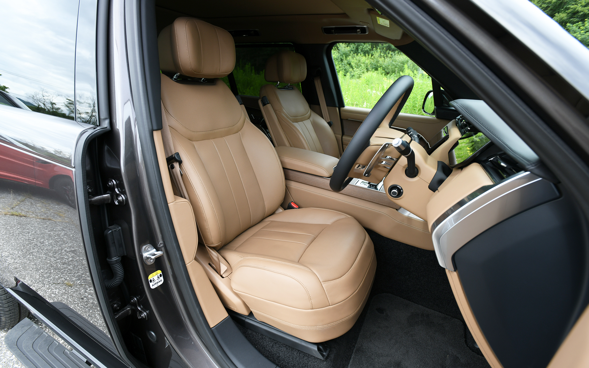 LWBの7人乗り仕様は3列目までフルサイズシートを採用