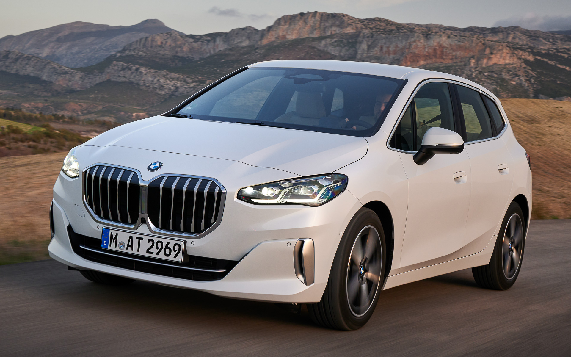 ネクセンタイヤは、BMWの新型2シリーズ アクティブ ツアラーに「N-FERA スポーツ」を供給すると発表した