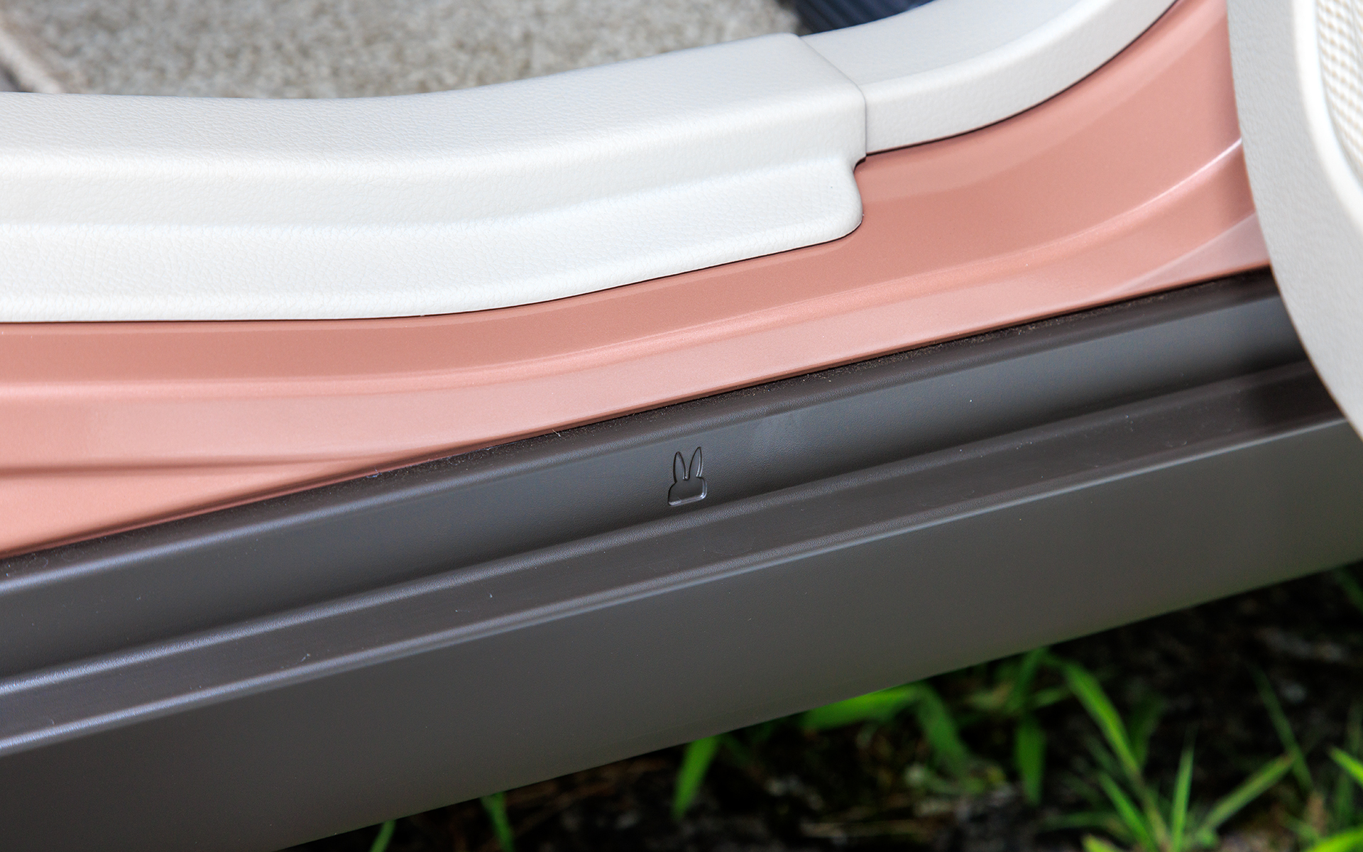 “隠れラパン”と呼ばれるウサギのモチーフが随所に