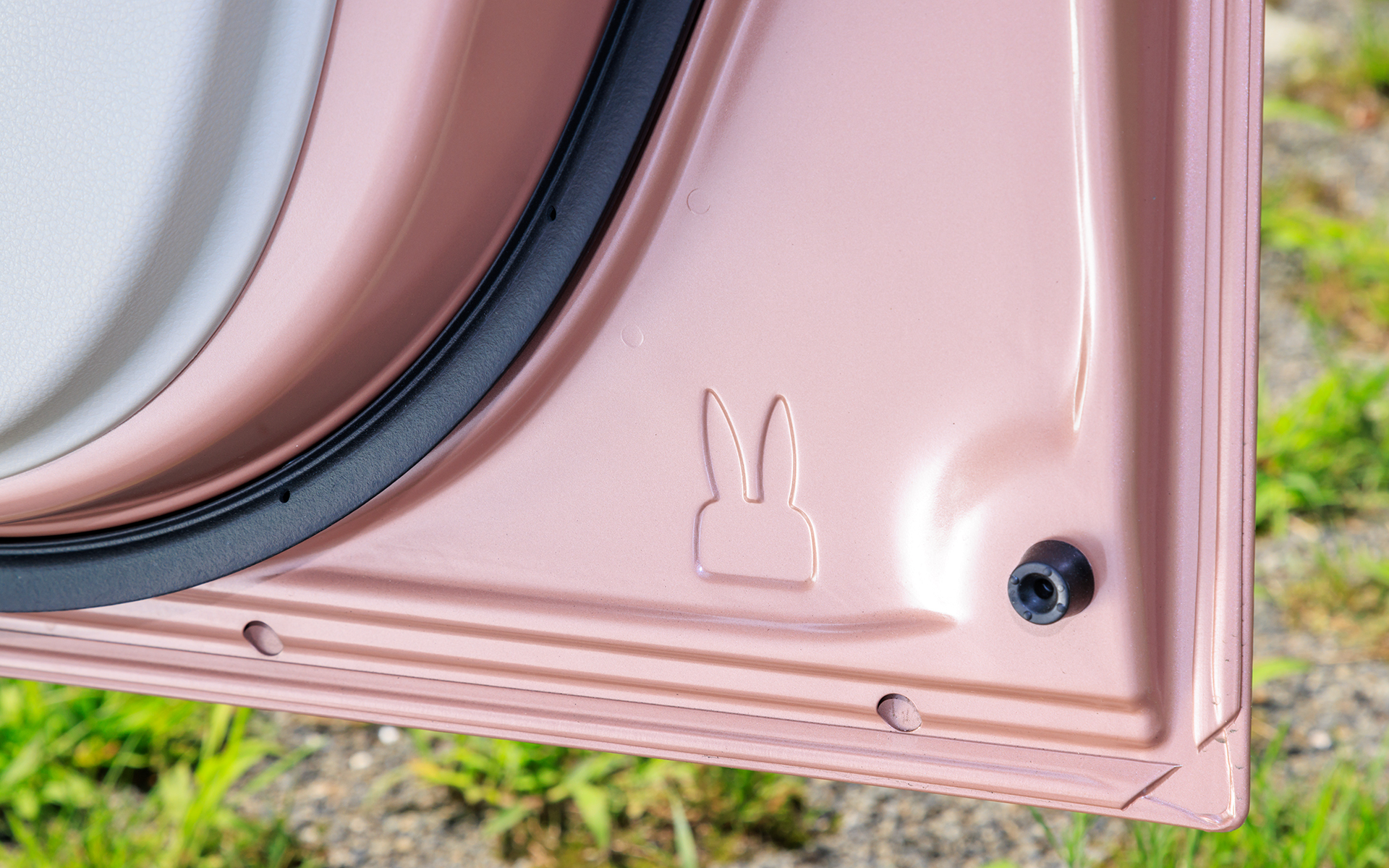 “隠れラパン”と呼ばれるウサギのモチーフが随所に