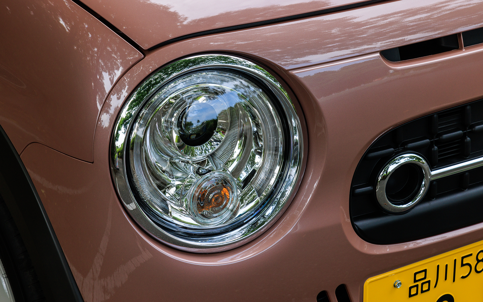 LEDヘッドライトは全車標準