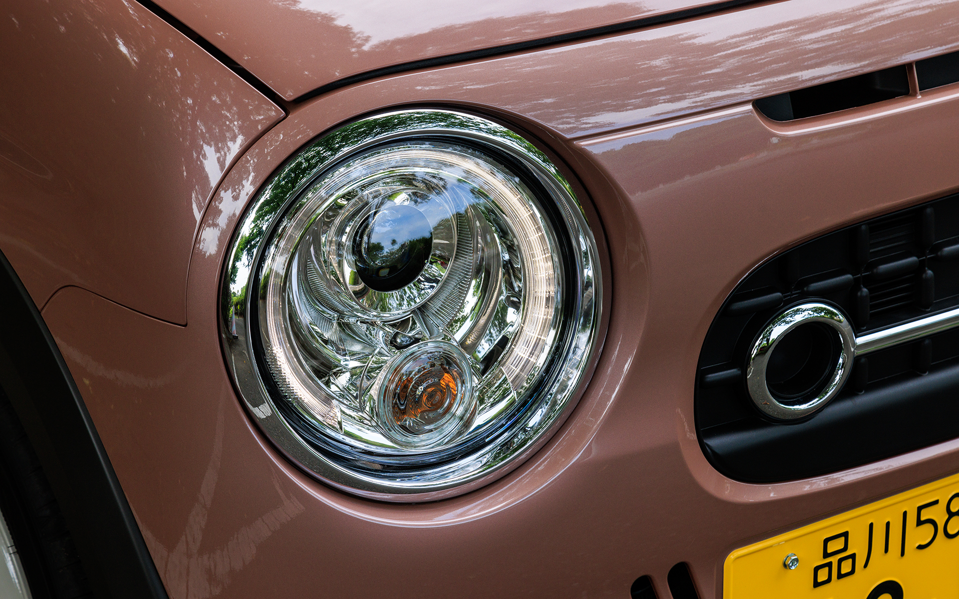 LEDヘッドライトは全車標準