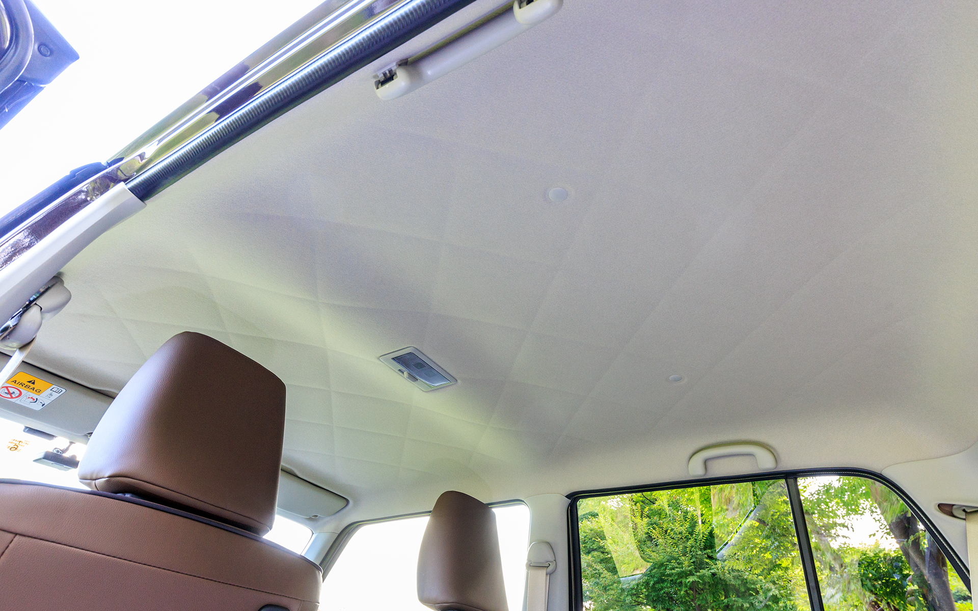 ルーフトリムはキルト模様が施される