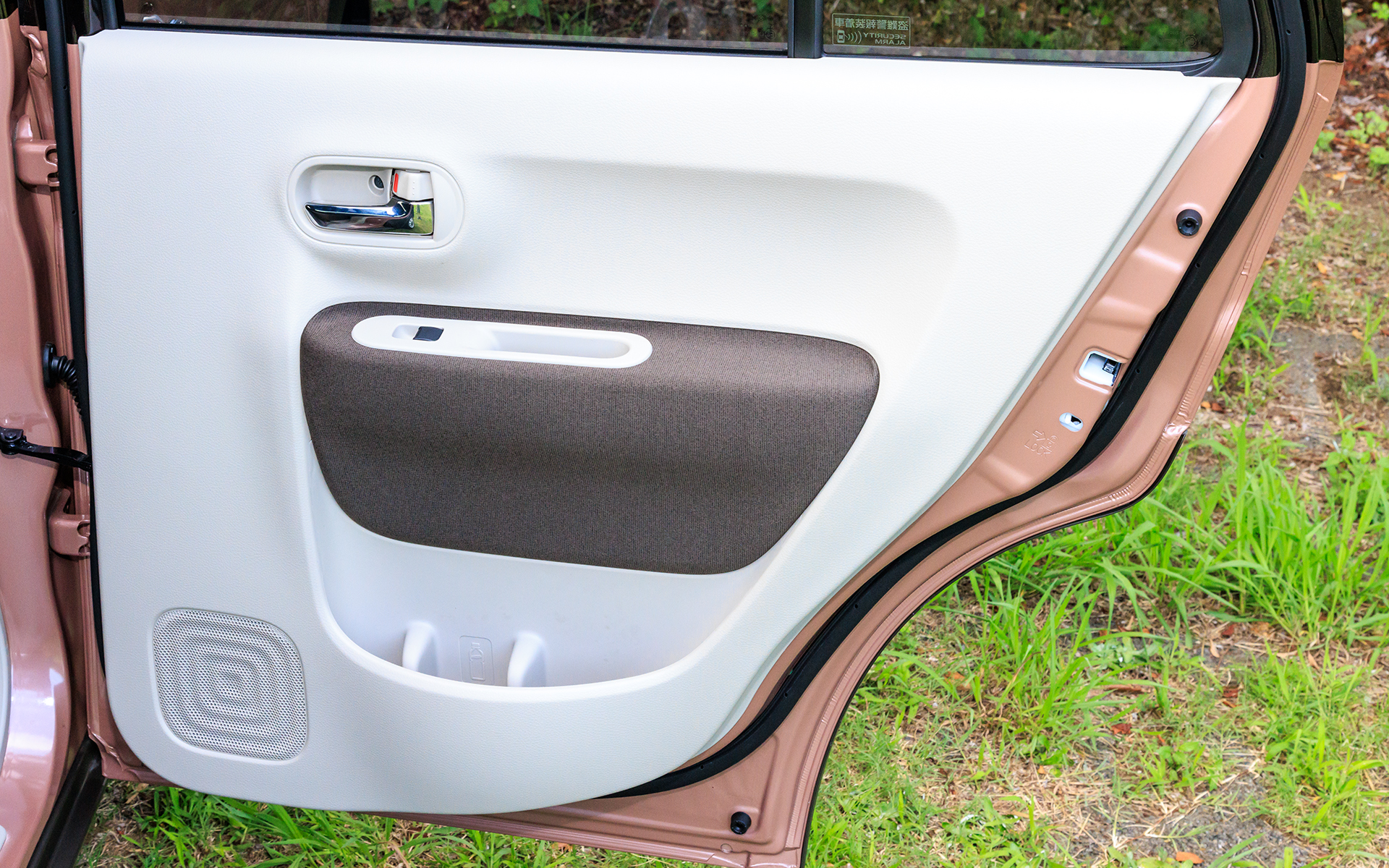 リアのドアトリム