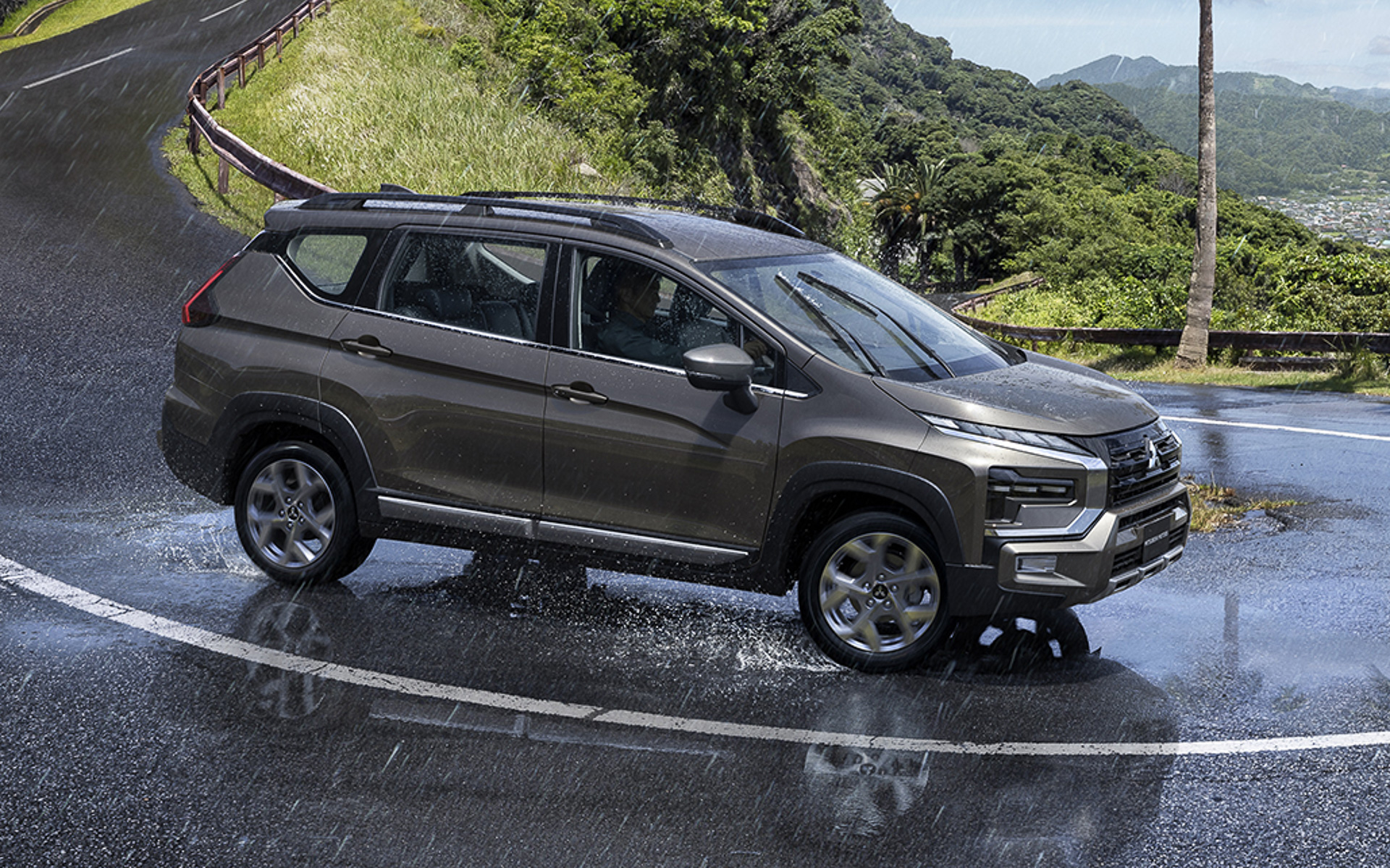 新型エクスパンダー クロス（インドネシア仕様）