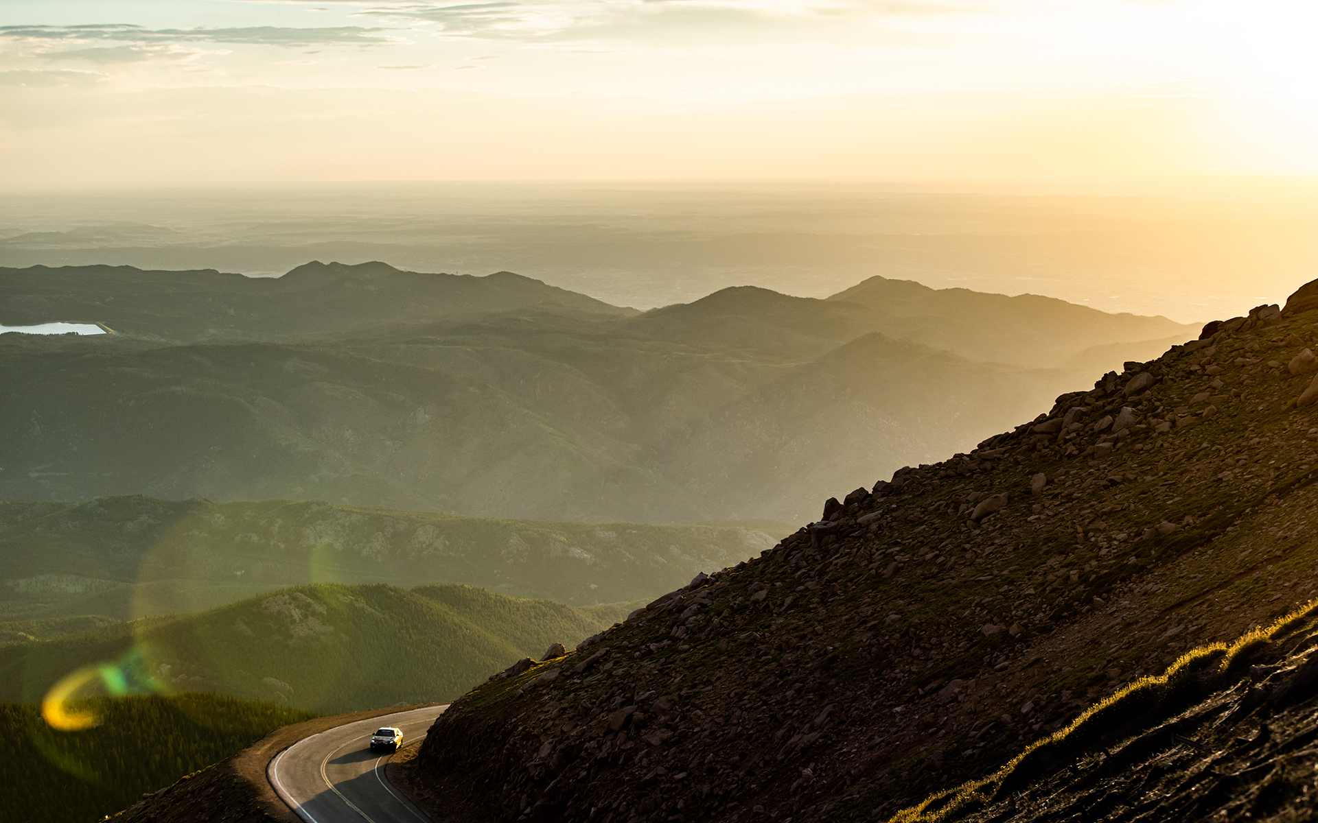 10分32秒064でフィニッシュラインを通過した新型ウルス