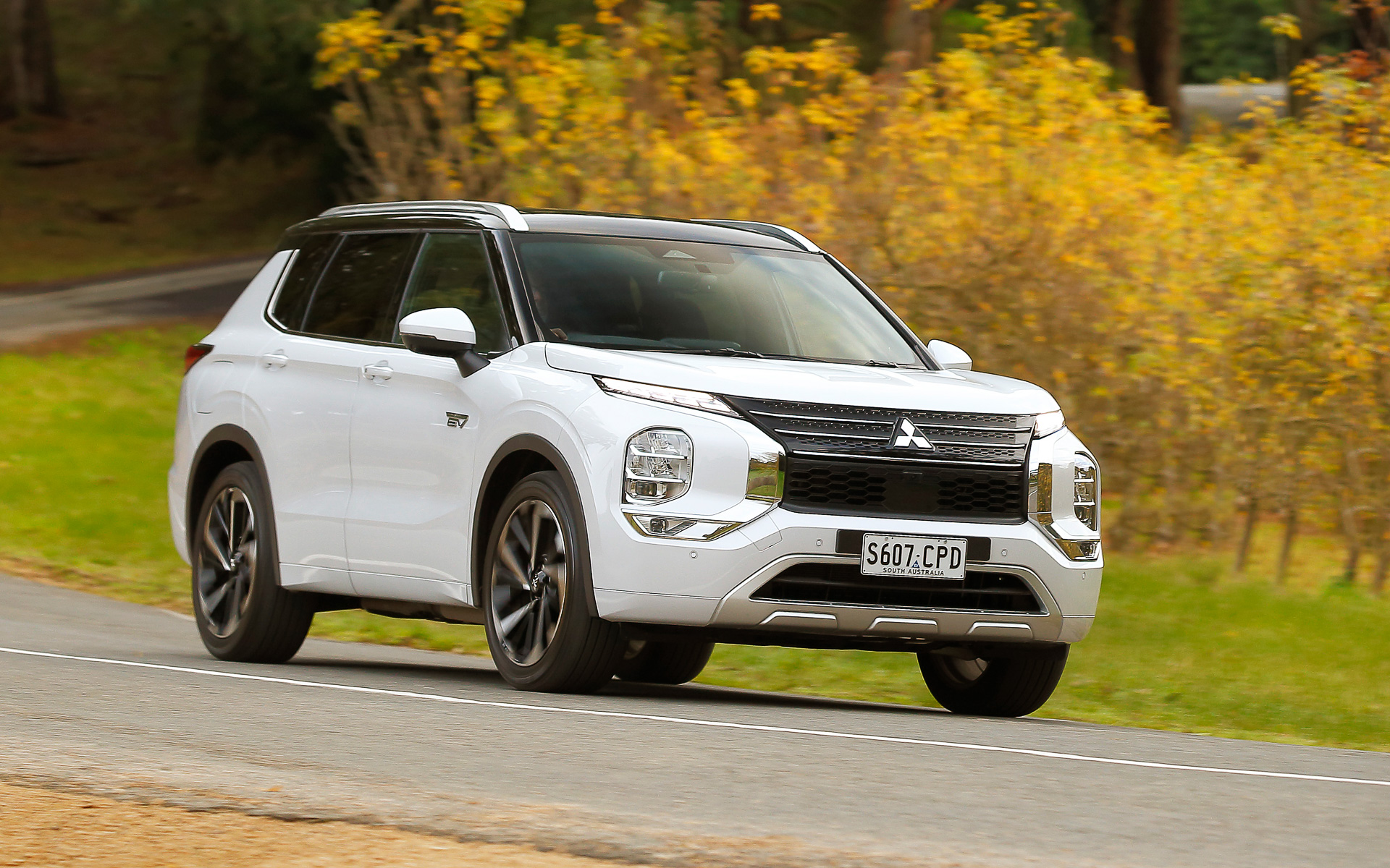 新型「アウトランダー」のPHEVモデルを豪州で販売開始