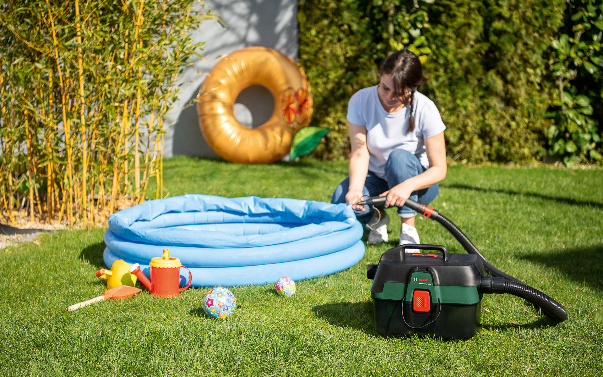 ブロワ機能も搭載しているのでエアベッドや子供用プール、浮き輪などの空気入れとしても使用可能
