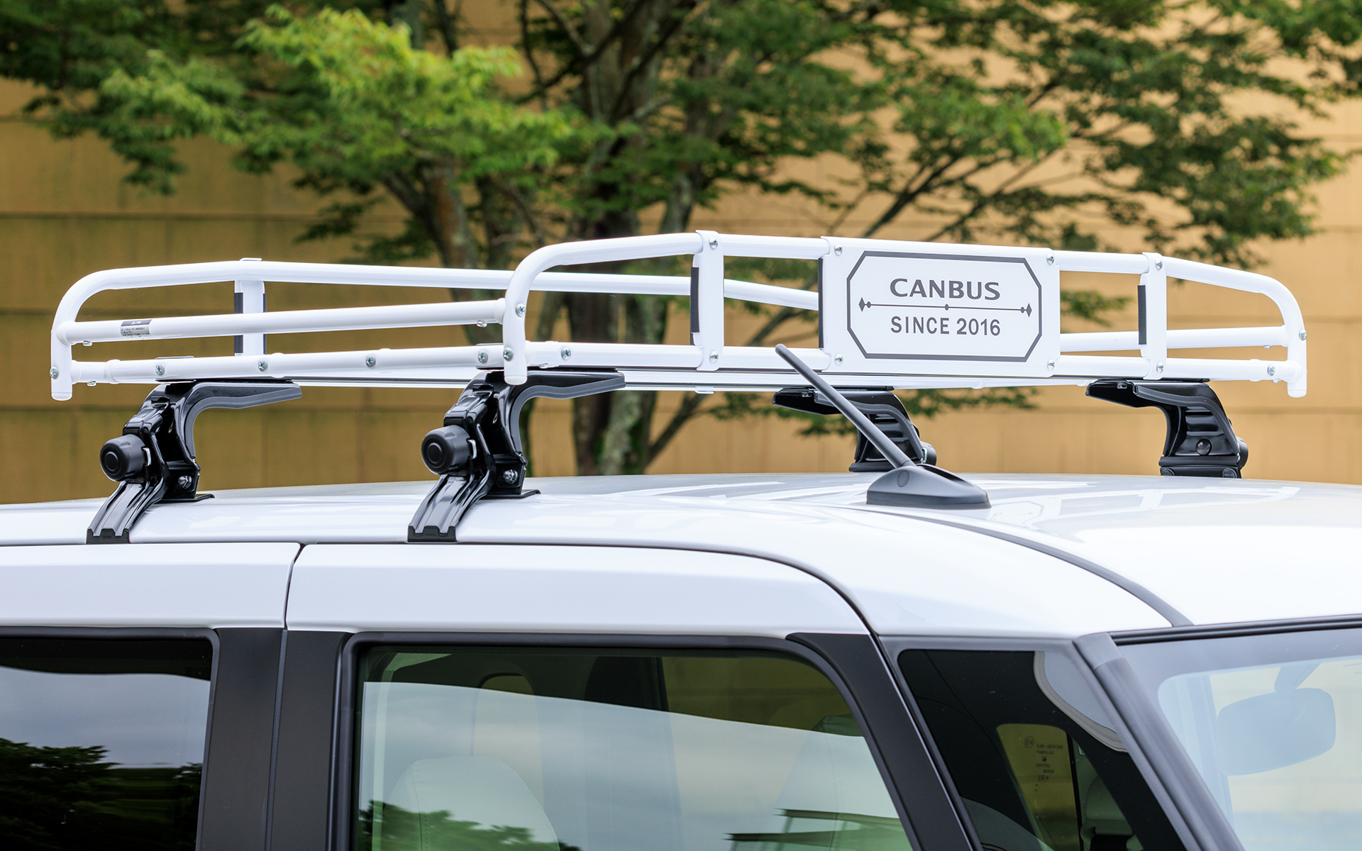 クラシックタイプのルーフキャリア（ホワイト）。6万456円