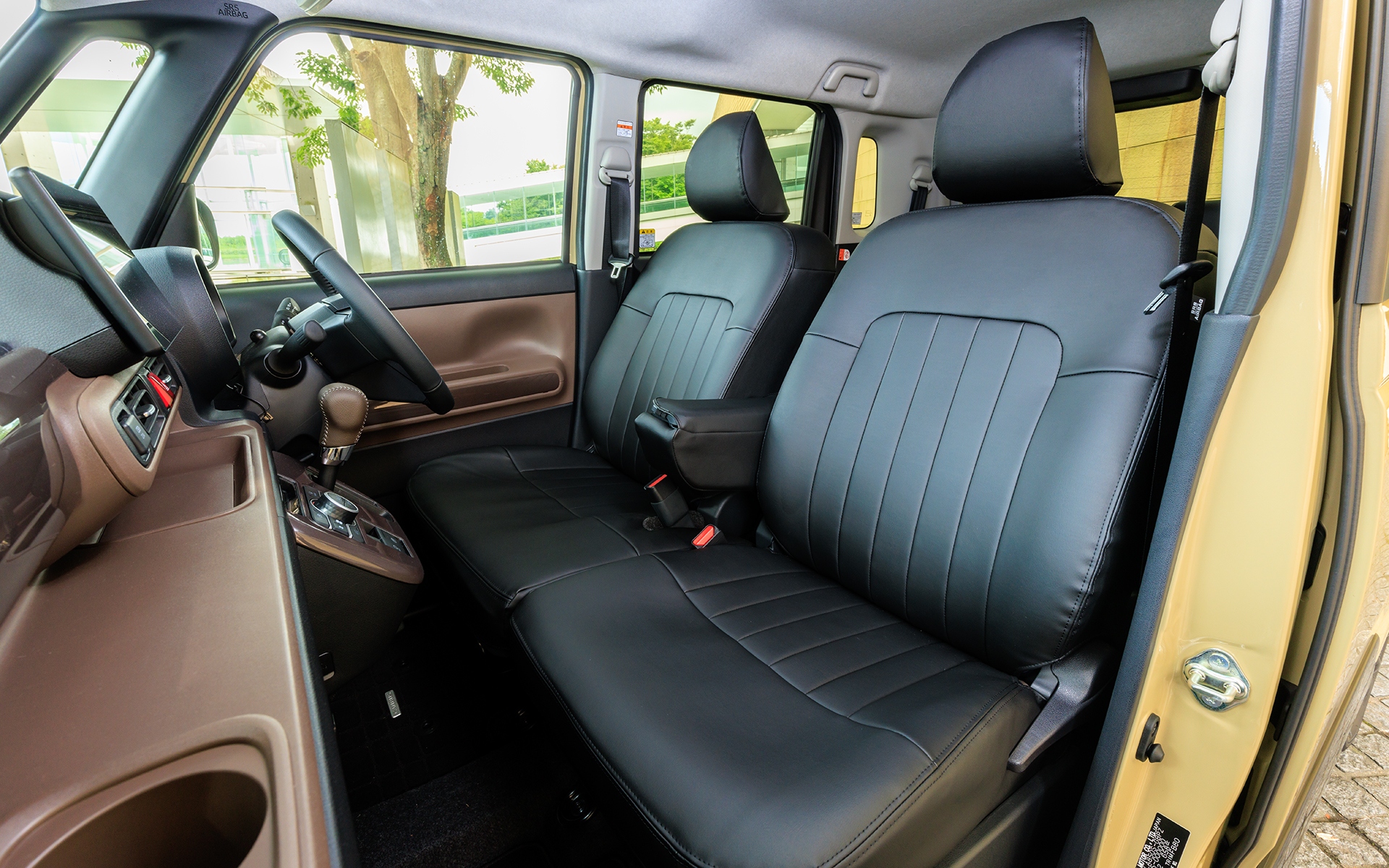 シートカバー（本革風/ブラック）。G系グレードのみ装着可能で5万6210円