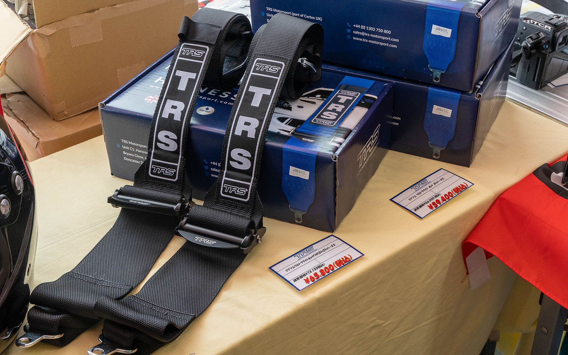 SPKが新たに日本での総販売元となった英国ブランド「TRS」のレーシングハーネスも販売。FIA/SFI/E-Regulationsなど全ての企画検査に合格している