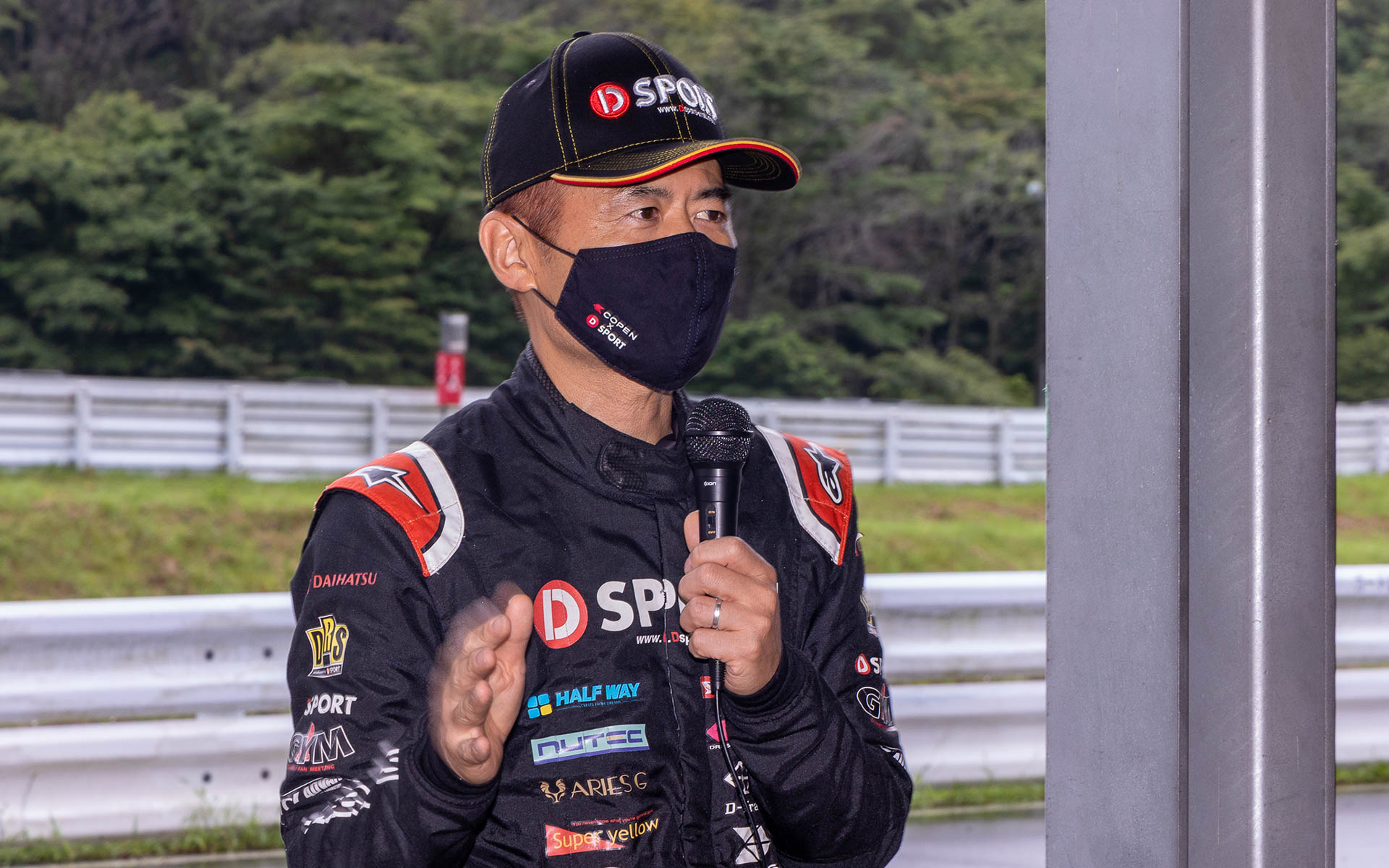 ダイハツの殿村裕一氏も開会式であいさつ。殿村氏はD-SPORT Racing Rally Teamのチーム代表。自らもコペンでジムカーナに参戦する
