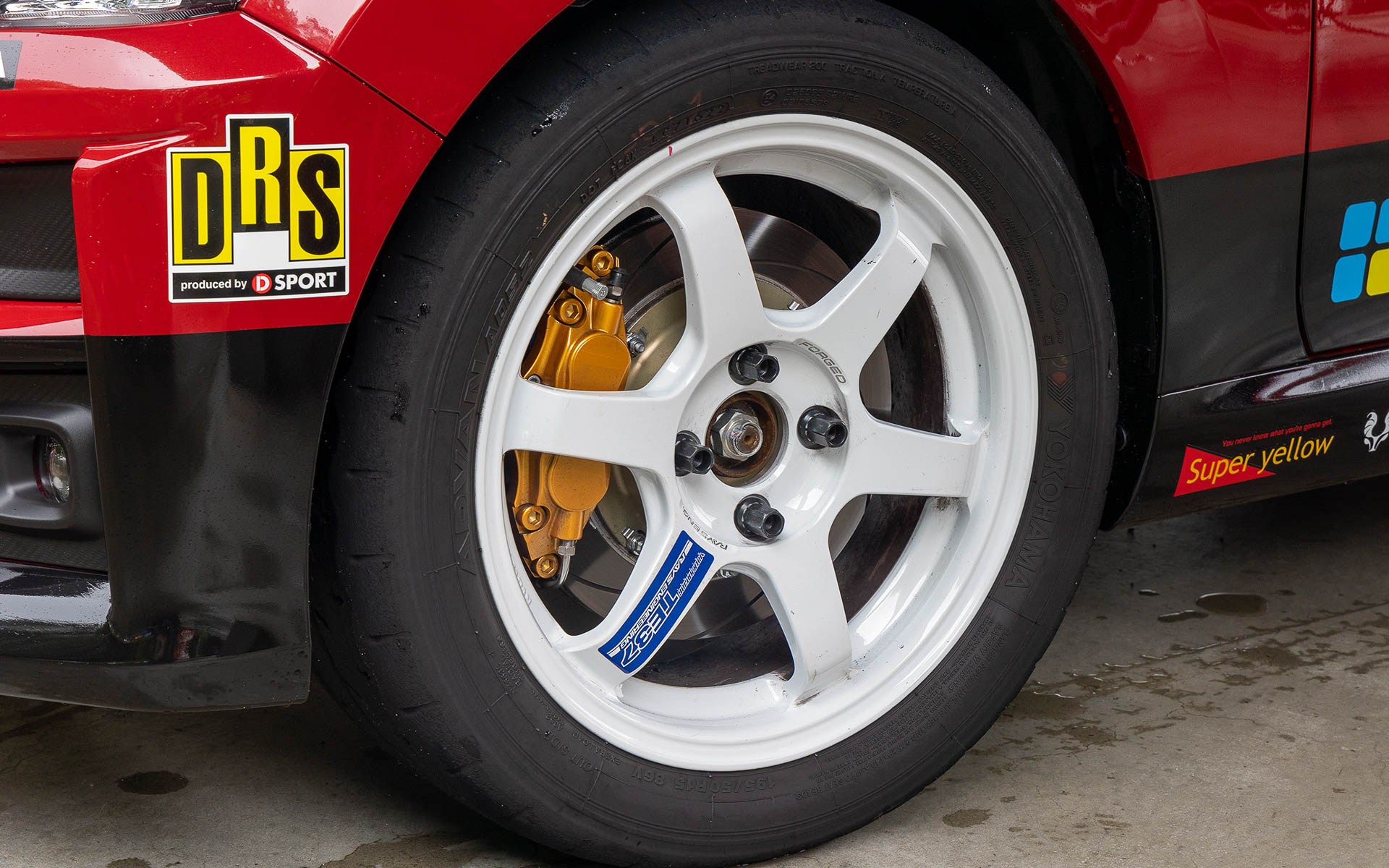 D-SPORT Racing Rally TeamはTOYOTA GAZOO Racing Rally Challengeにコペン GR SPORTで参戦しているが、ラリージャパンには専用車で参戦する。国内ラリー用とは仕様が少し異なり、ブレーキは容量アップのD-SPORTキャリパーキットを装着