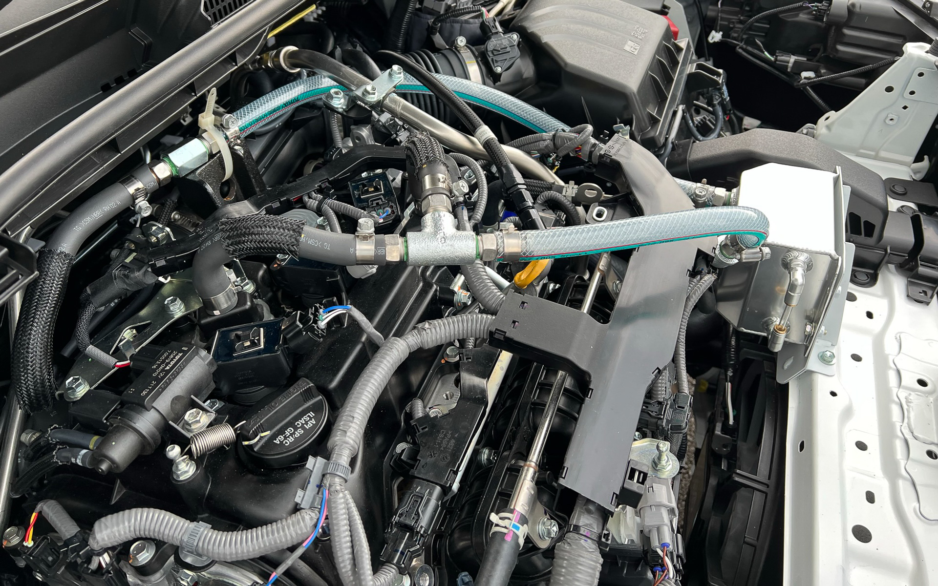 水素GRヤリスに搭載される水素燃焼エンジン。水素を燃料として使用する内燃機関で、主にインジェクターの変更で水素を燃焼させている。出力はすでにガソリンのGRヤリスを超えている