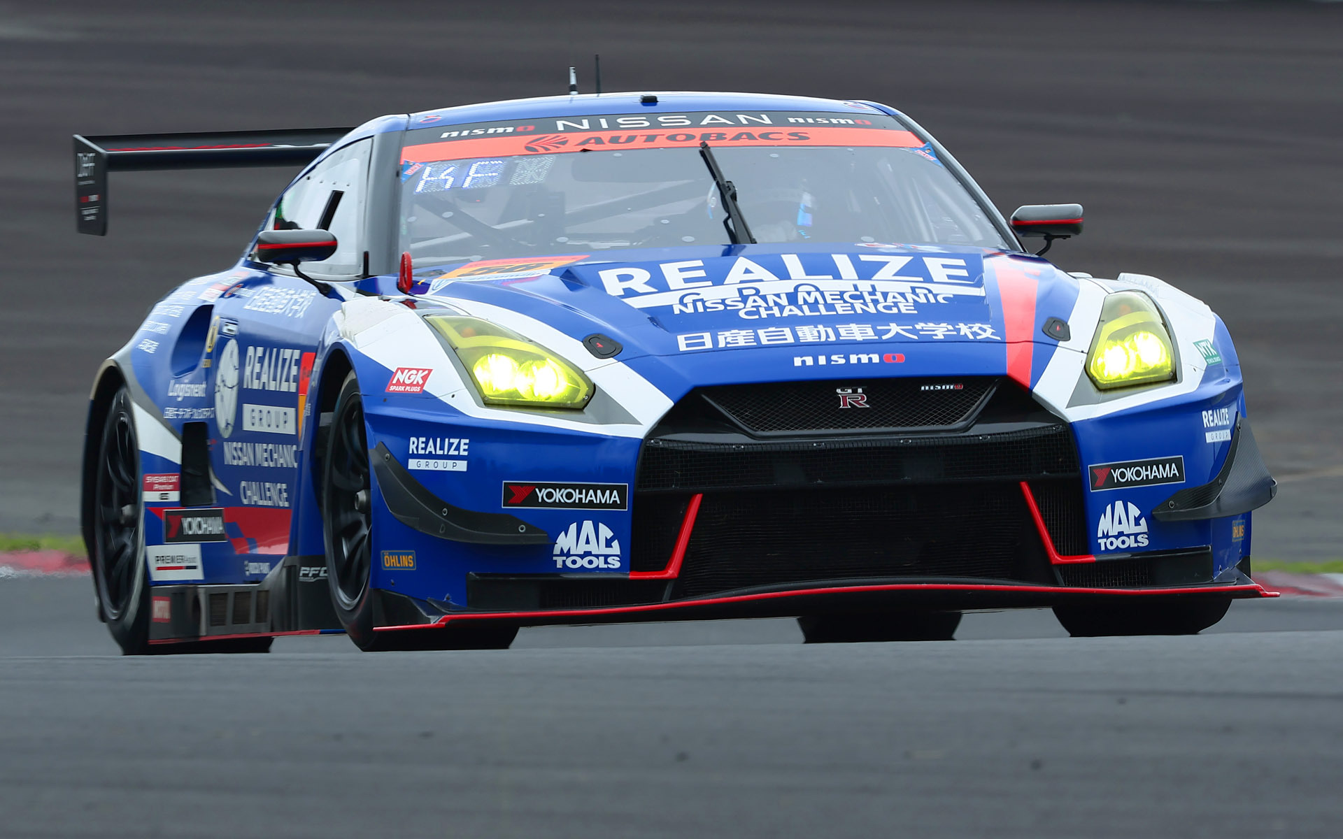 56号車 リアライズ日産メカニックチャレンジ GT-R