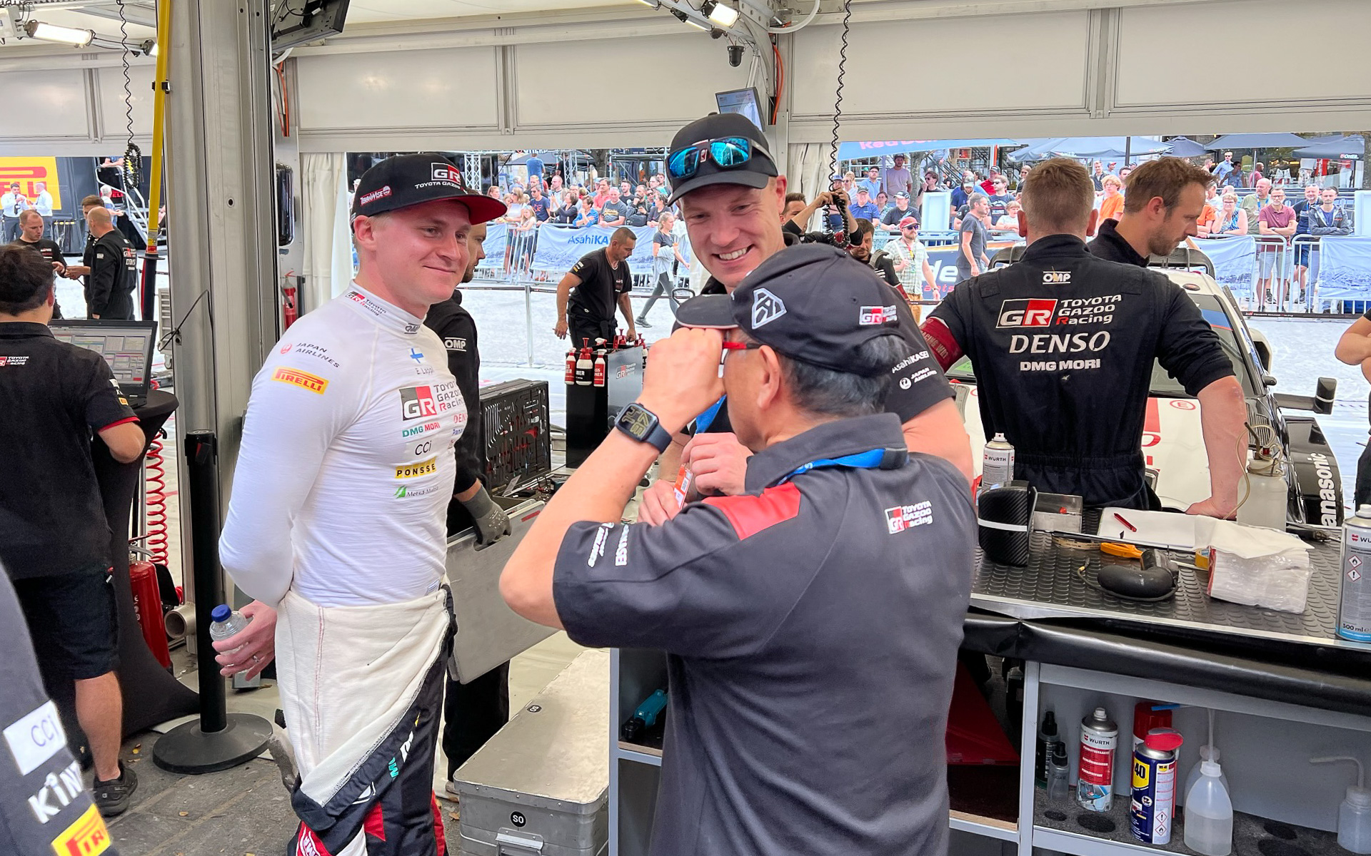 午後はサービスパークで監督と打ち合わせたり、ドライバーと話をしたり